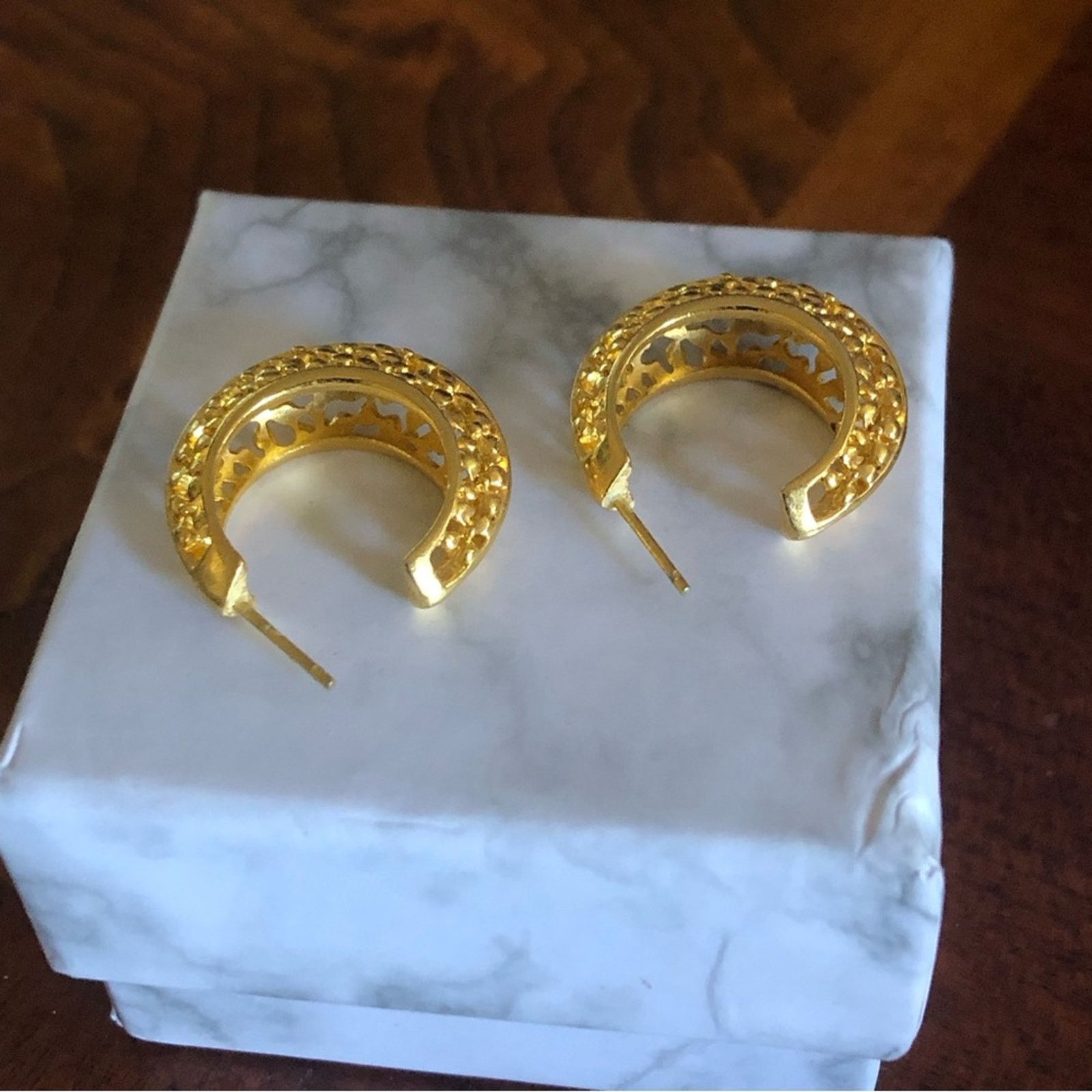 Vintage Vintage 80s shiny gold plated open filigree hoop earring Size ONE SIZE - 3 Thumbnail