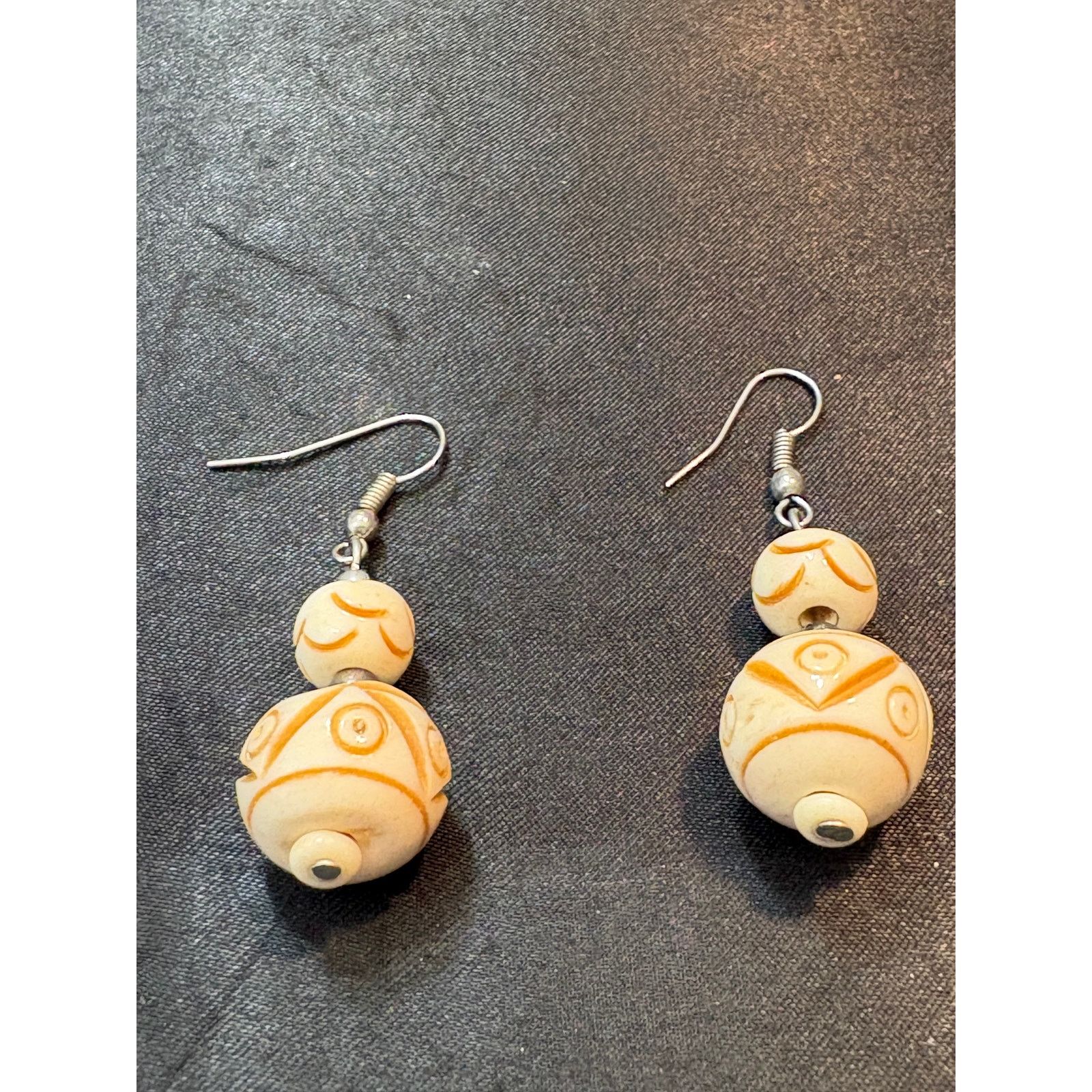 Other Vintage Carved Bone Bead Dangle Earrings 10g 1.5” Size ONE SIZE - 3 Thumbnail