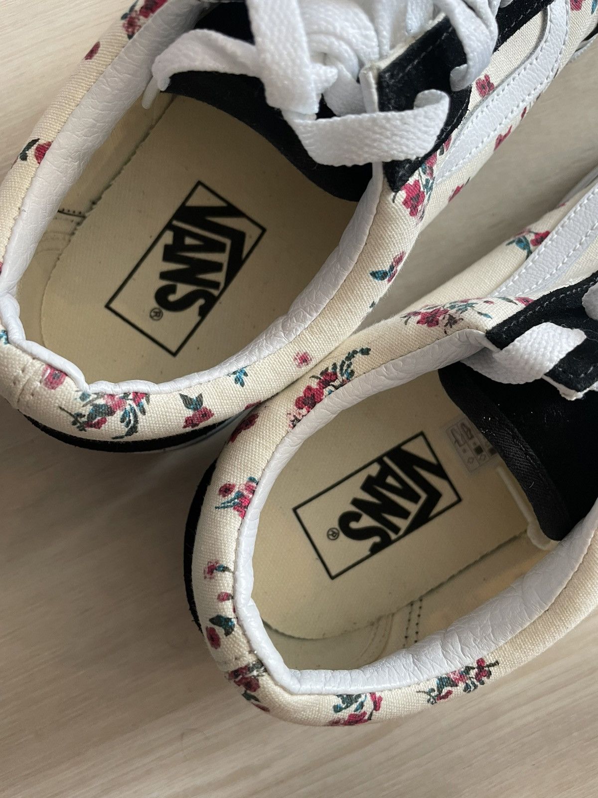 Vans Vans Old Skool "Ditsy Floral Asphaltgold" BlackCream 8M 9.5W Size US 9.5 / IT 39.5 - 7 Thumbnail