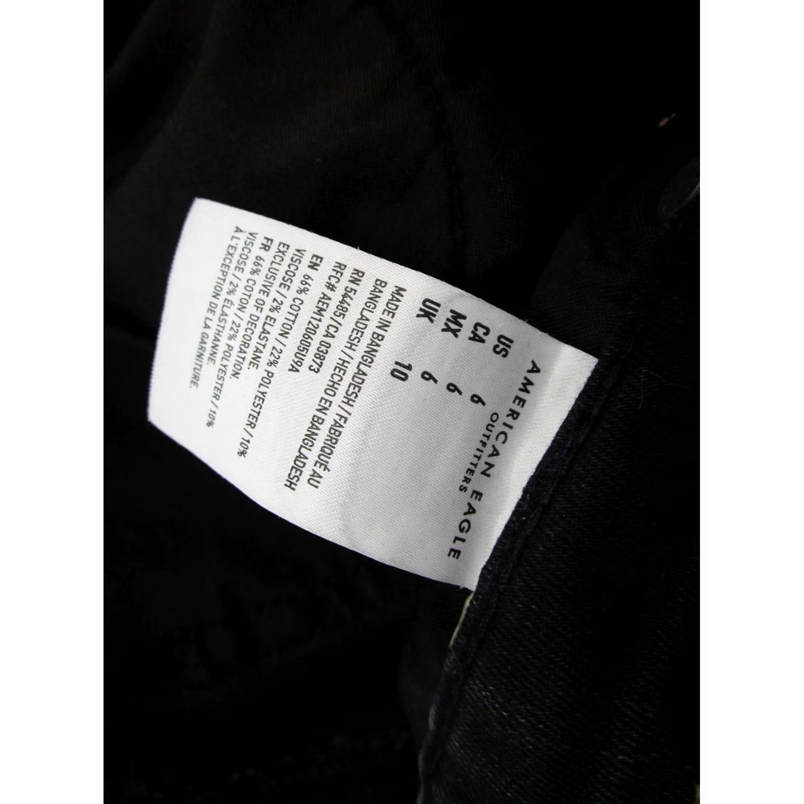 American Eagle Outfitters American Eagle Outfitters Shortie Shorts Button Fly Size 6 Denim Black High Rise 5-Pocket Stretch Womens Casual Summer Vintage No N/A Size 28" / US 6 / IT 42 - 4 Thumbnail