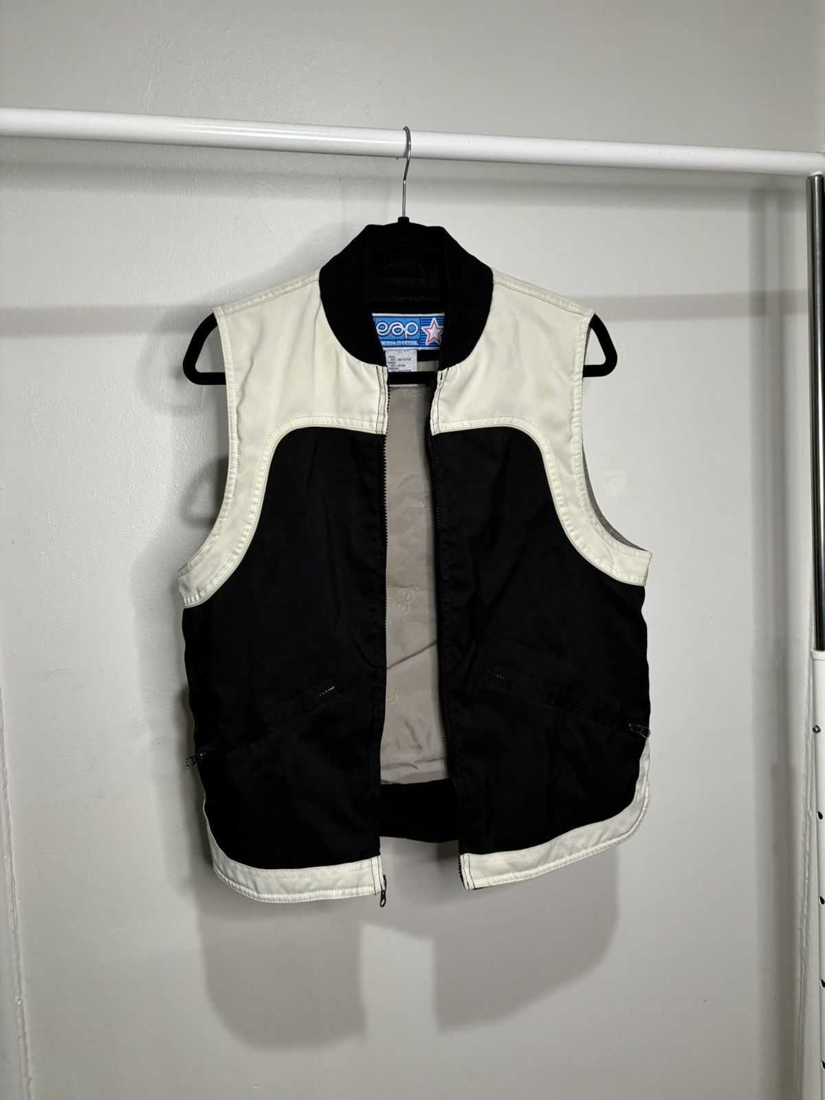 Vintage Vintage 1990s Cream Black Zip-Up Snowboard Vest Size US M / EU 48-50 / 2 - 1 Thumbnail