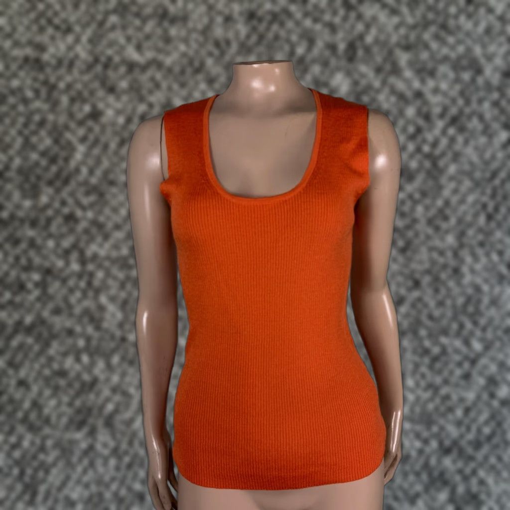 St. John St John Top Shirt Tank Sleeveless Sweater Blouse Knit Crew Neck S Ivory Womens Size S Pullover Vintage No Size S / US 4 / IT 40 - 1 Thumbnail