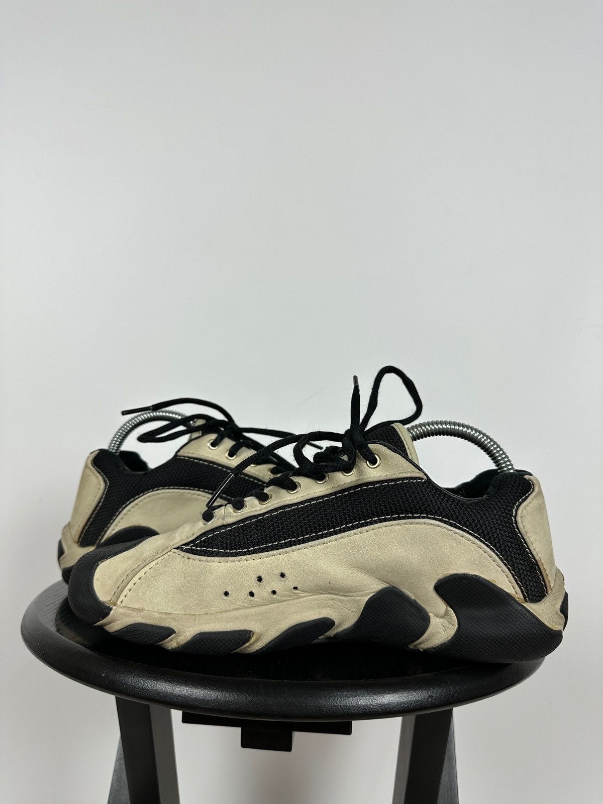 Oakley 00s Vintage Oakley Beige/Black Leather Low Top Sneakers Size US 6.5 / EU 39-40 - 8 Thumbnail