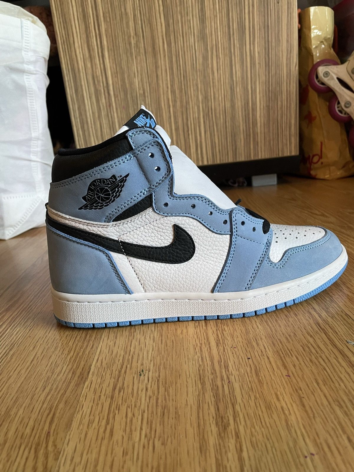 Nike Jordan 1 University Blue Size US 8 / EU 41 - 1 Thumbnail