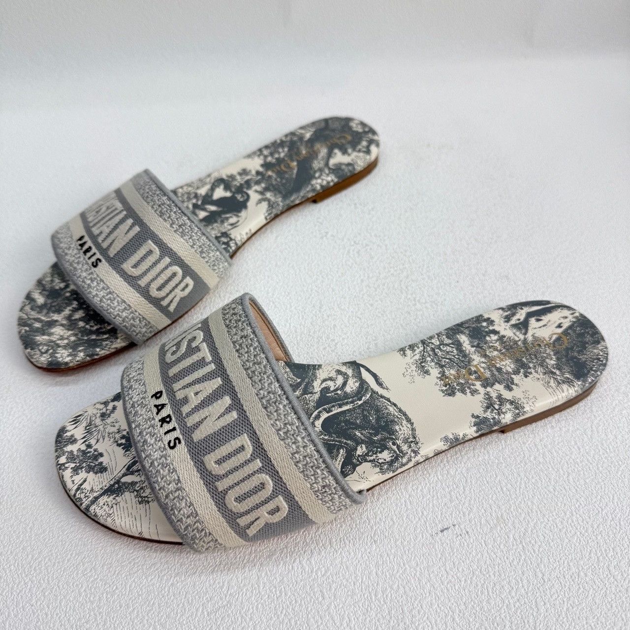 Dior Dior White Sandals us_7-5 Women Size US 7.5 / IT 37.5 - 1 Thumbnail
