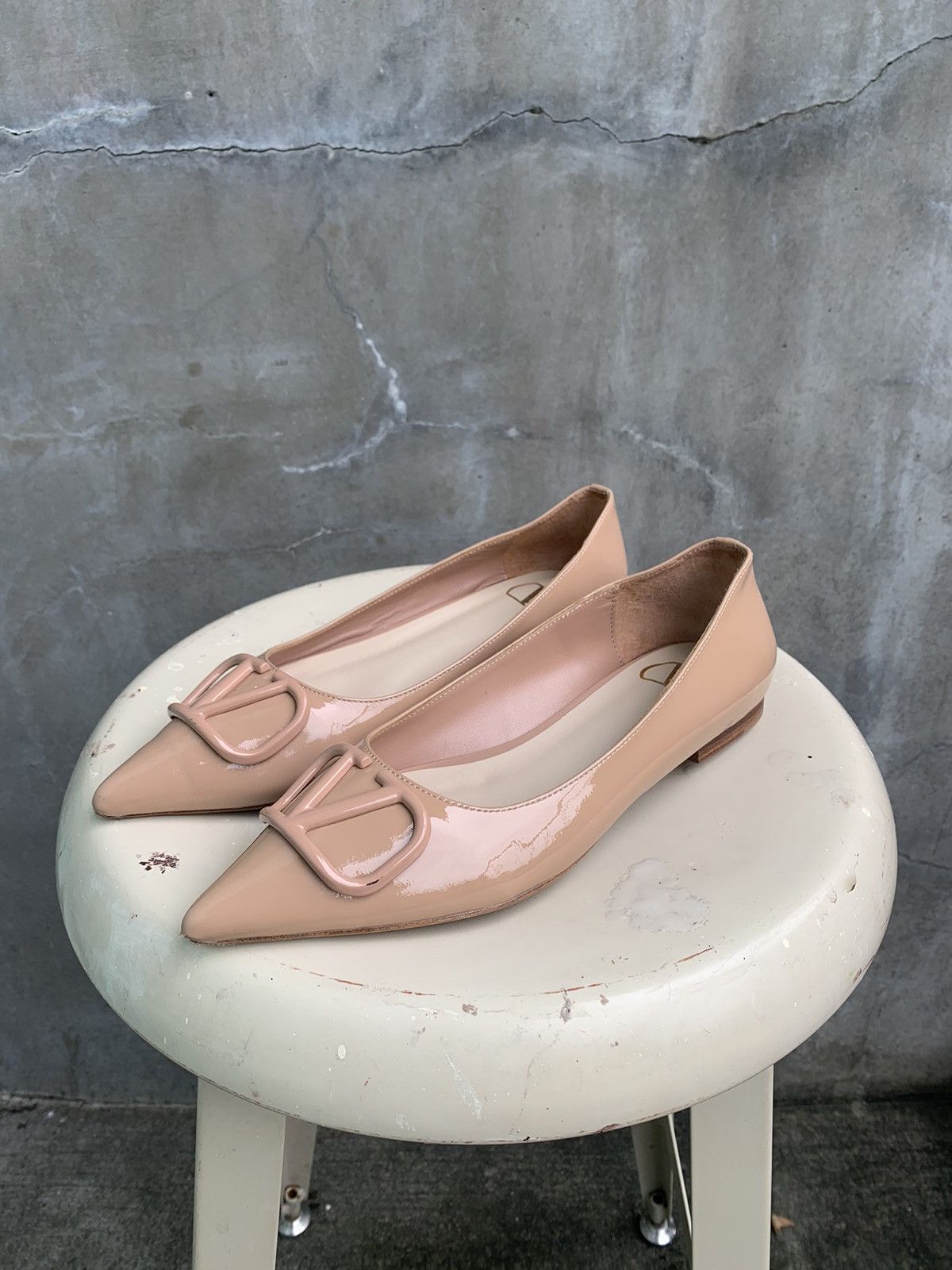 Valentino V Logo Pointed Patent Leather Pumps Size US 8 / IT 38 - 1 Thumbnail