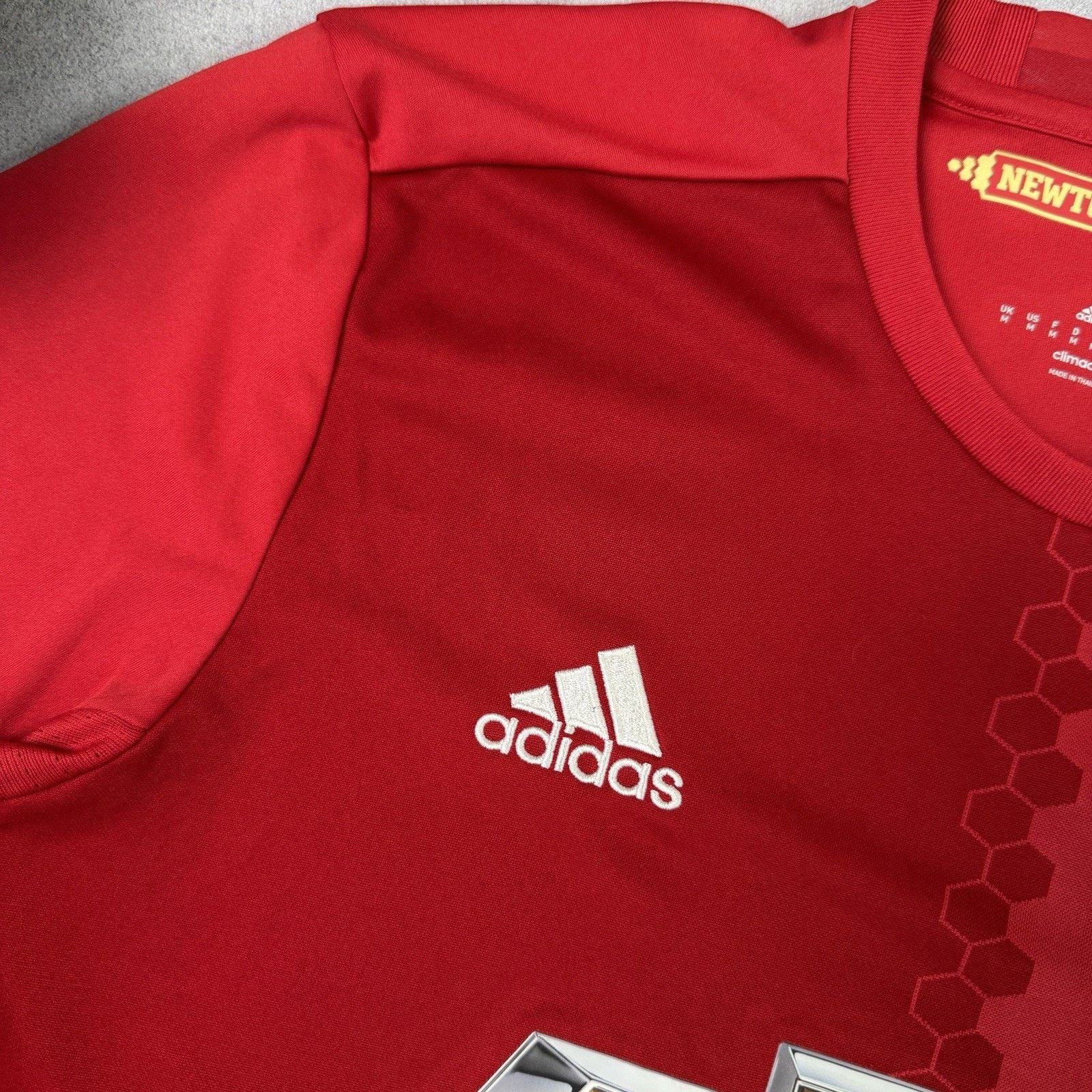 Adidas MANCHESTER UNITED 2016 2017 SOCCER JERSEY ADIDAS SIZE M Red Size US M / EU 48-50 / 2 - 5 Thumbnail