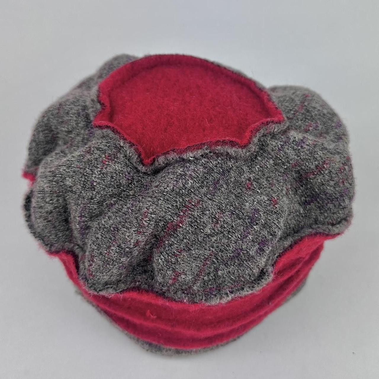 Vintage ASTROBOI* 'Soufflé' Red & Grey Pleated Beanie Size ONE SIZE - 3 Thumbnail