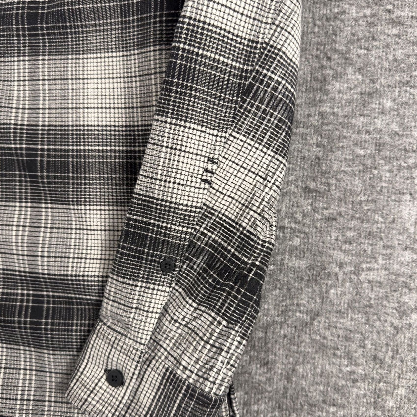 Lululemon Lululemon Flannel Shirt Mens Large Gray Black Plaid Long Sleeve Size US L / EU 52-54 / 3 - 2 Thumbnail