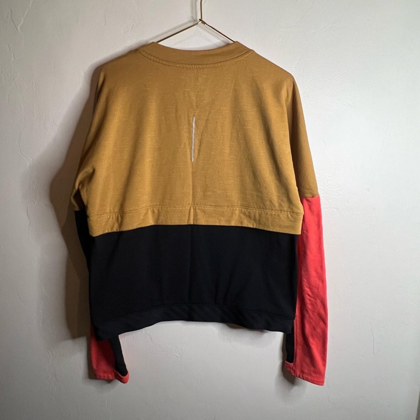 Nike Nike Mustard Color Block Crew Neck pullover sweater small Size S / US 4 / IT 40 - 3 Thumbnail