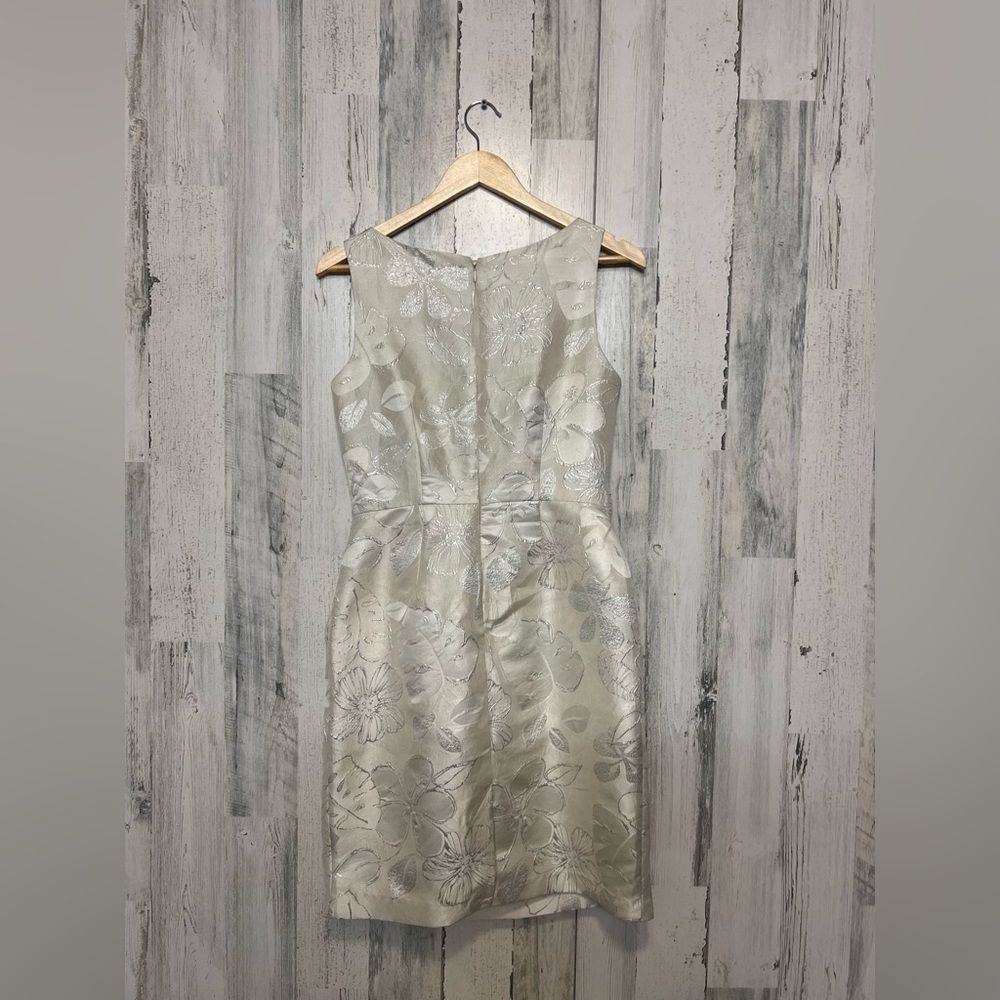 Other Dressbarn Collection Gold Floral Jacquard Sheath Dress Size Size M / US 6-8 / IT 42-44 - 4 Thumbnail