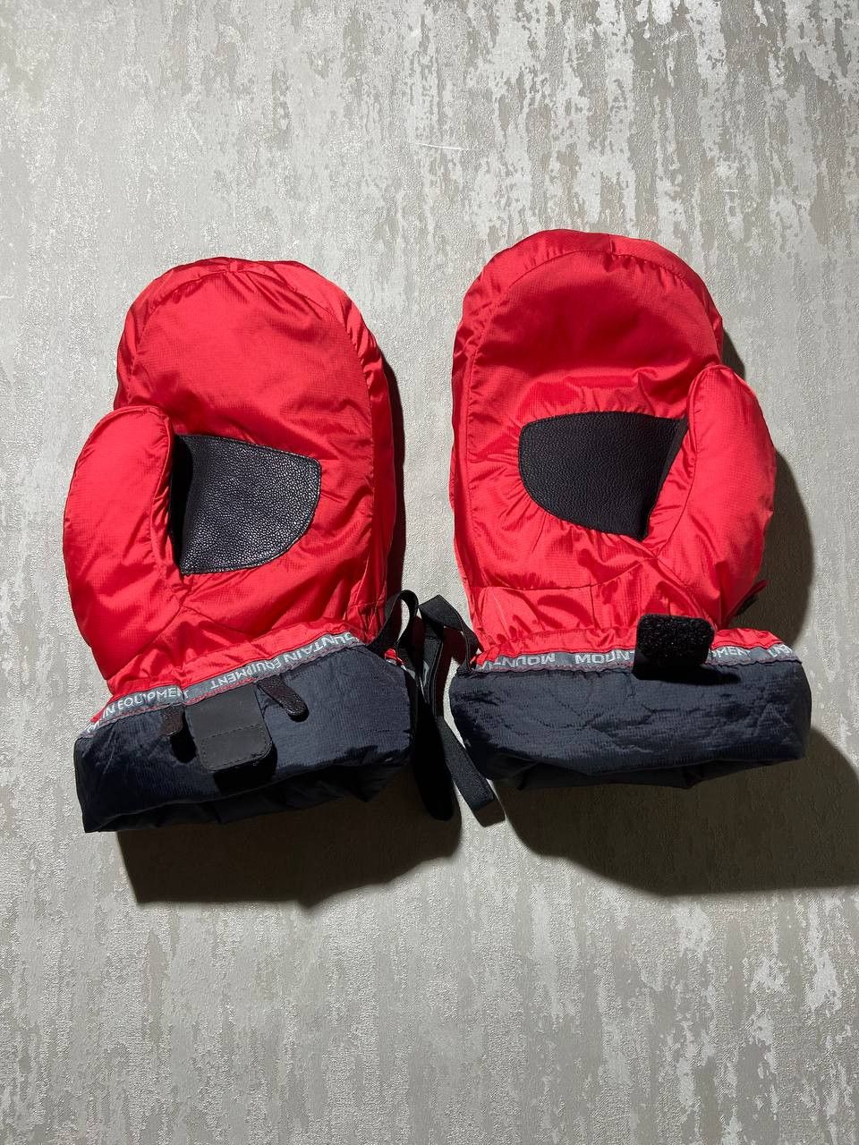 Mountain Equipment Gloves Mountain Equipment Redline Mitt Size 44 - 5 Thumbnail