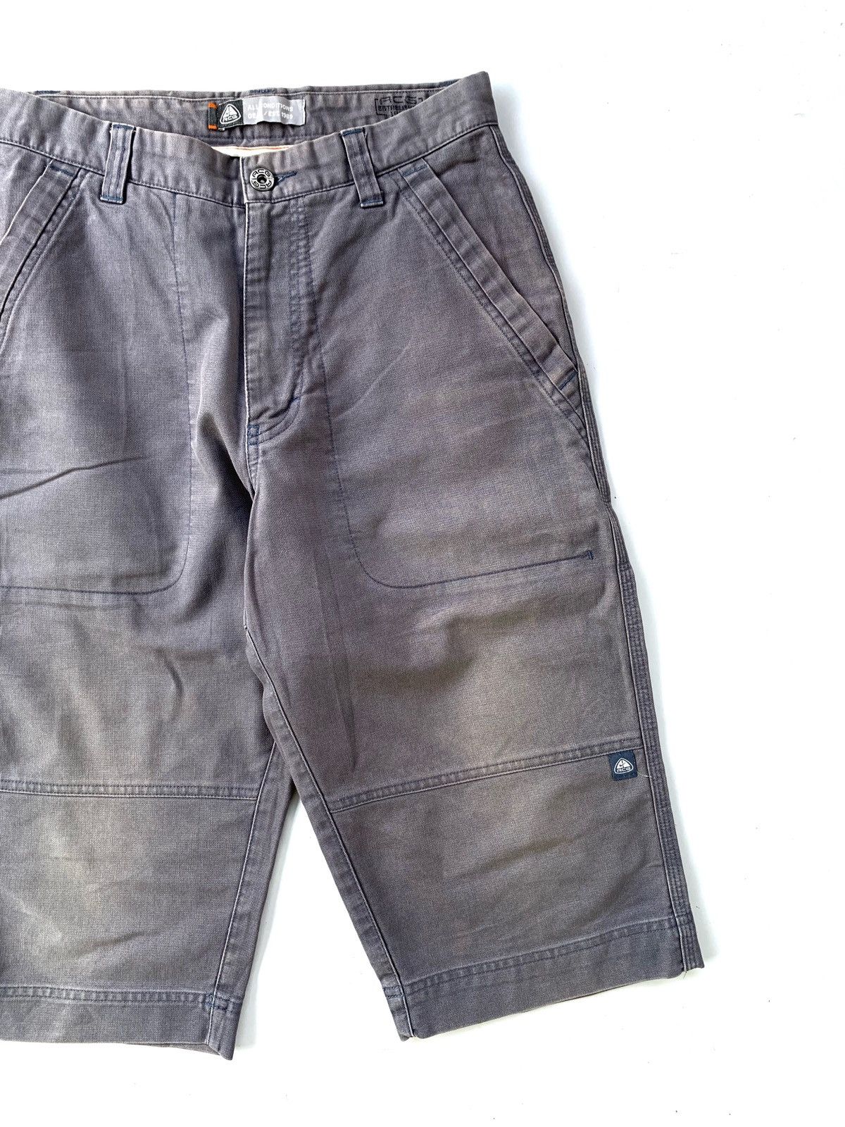 Nike ACG × Vintage 2000s Nike ACG Carpenter Shorts Size US 28 / EU 44 - 2 Thumbnail