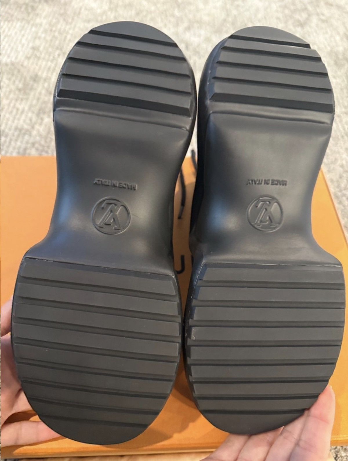 Louis Vuitton Brand New LV Archlight Sneaker size 37 Size US 7 / IT 37 - 6 Thumbnail