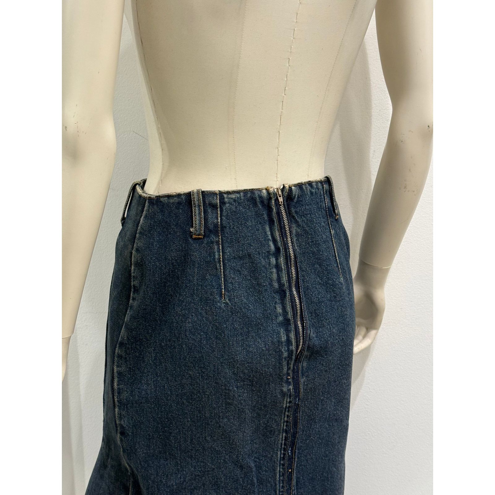 Balenciaga 2020 Balenciaga by Demna midi denim skirt Size 28" / US 6 / IT 42 - 8 Thumbnail