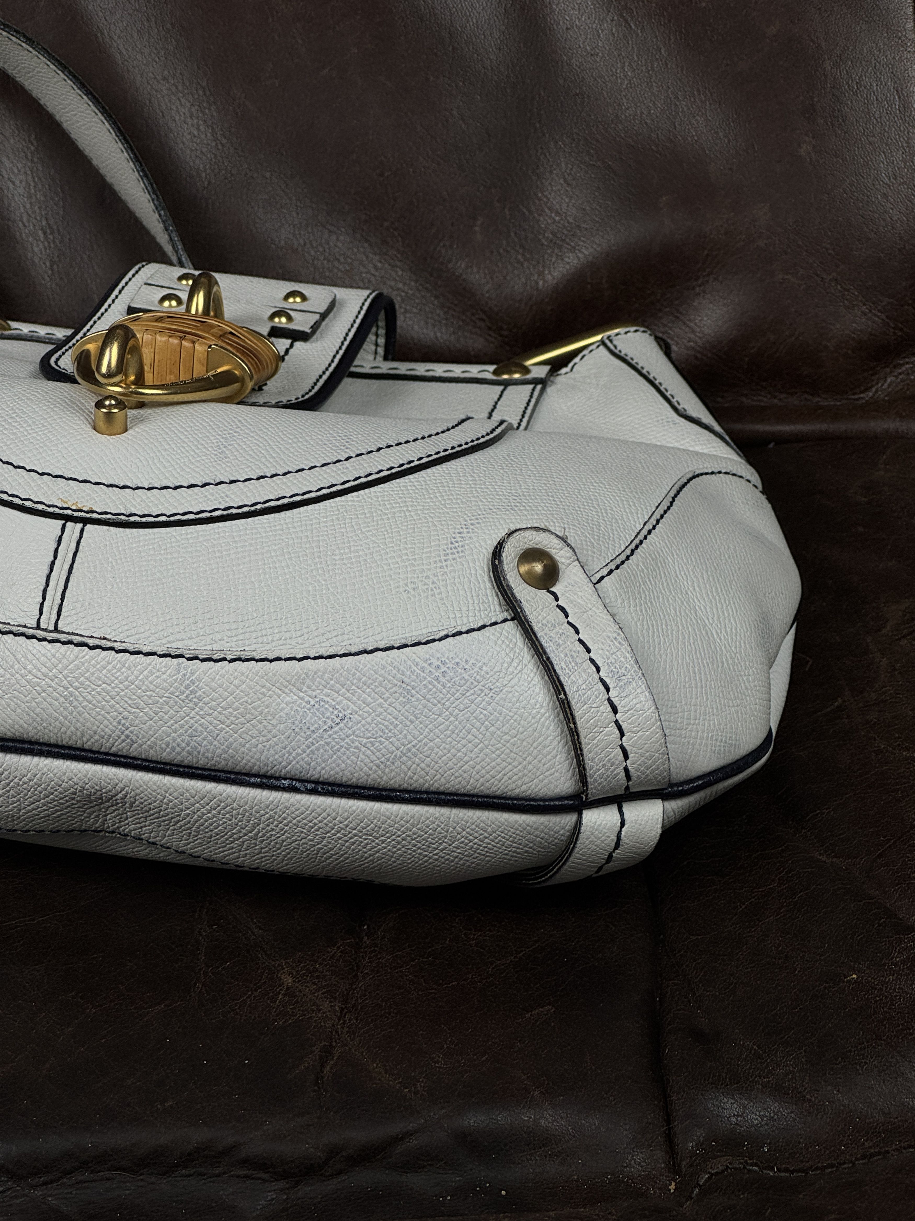 Salvatore Ferragamo Beautiful Vintage White Leather Salvatore Ferragamo Bag Size ONE SIZE - 7 Thumbnail