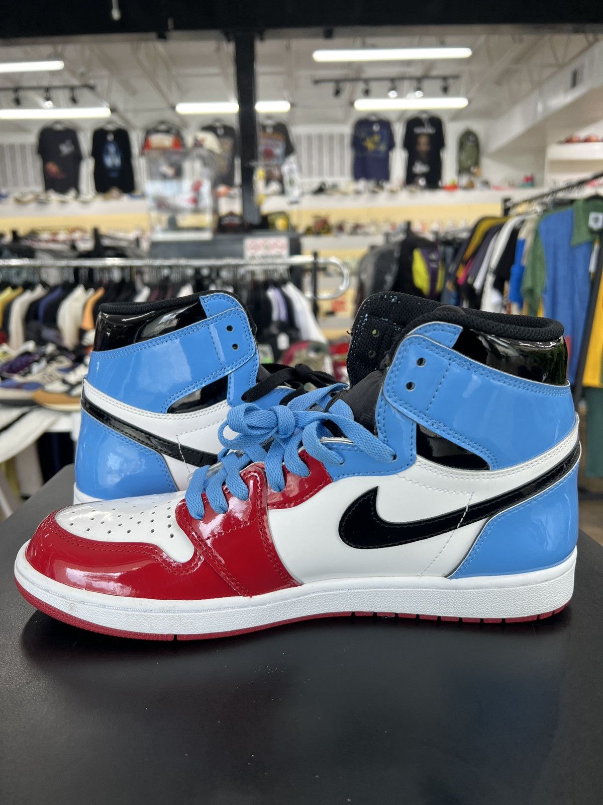 Jordan Brand Air Jordan 1 Fearless UNC Chicago Sz. 10.5 (2019) Size US 10.5 / EU 43-44 - 3 Thumbnail