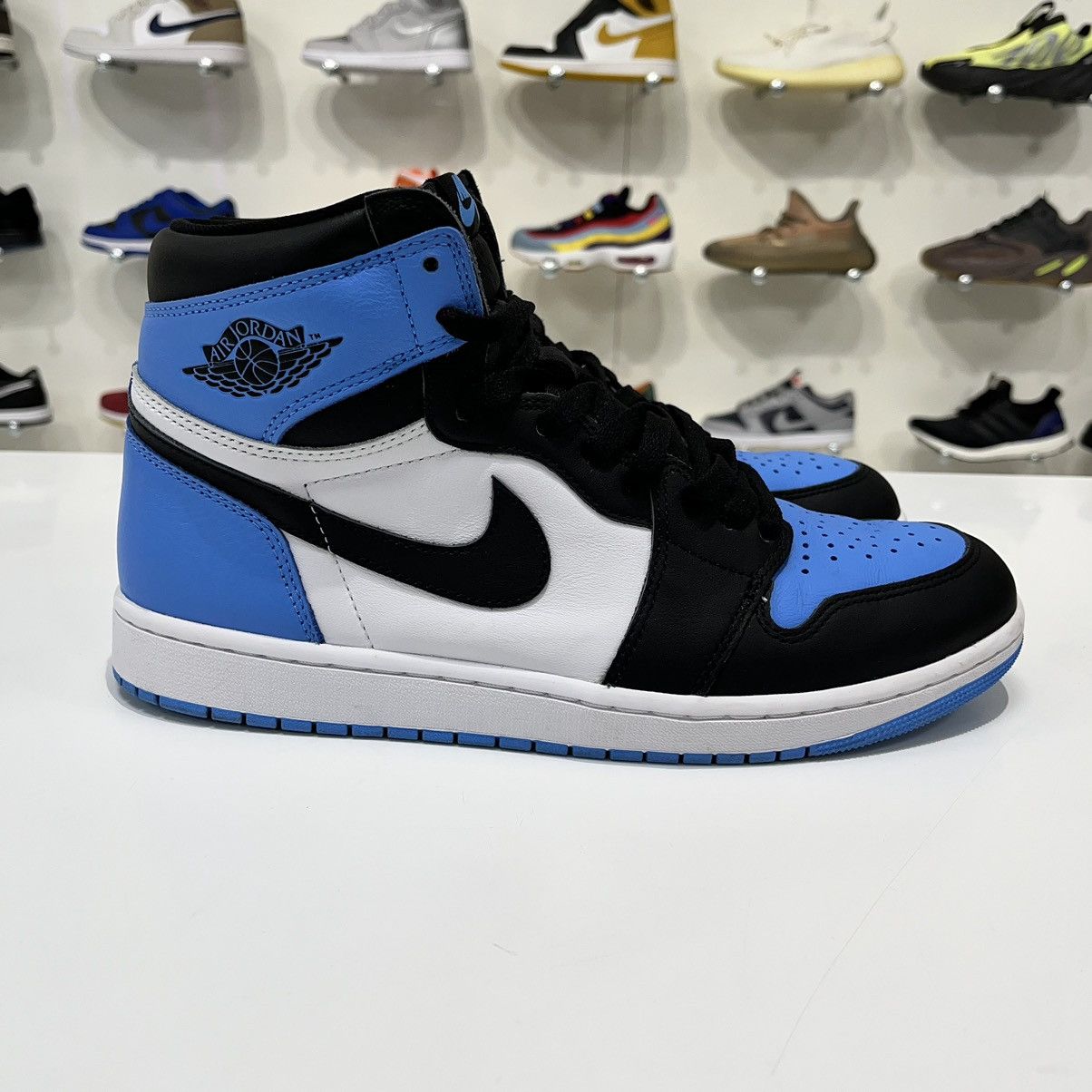 Nike Air Jordan 1 Retro High OG UNC Toe Size US 10.5 / EU 43-44 - 6 Thumbnail