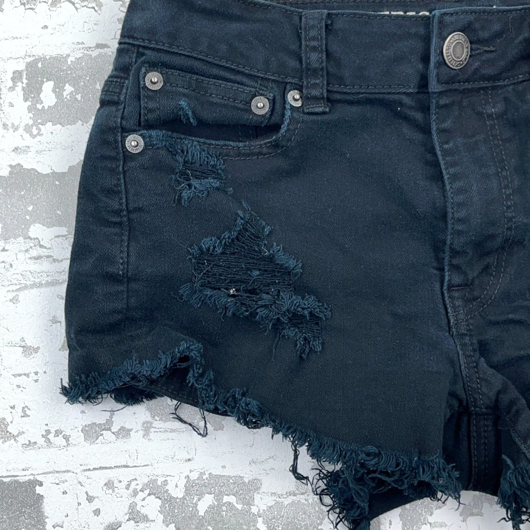 American Eagle Outfitters American Eagle Shorts Women 2 Cut Off Mid Rise Shortie Black Raw Frayed Hem Size 26" / US 2 / IT 38 - 7 Thumbnail