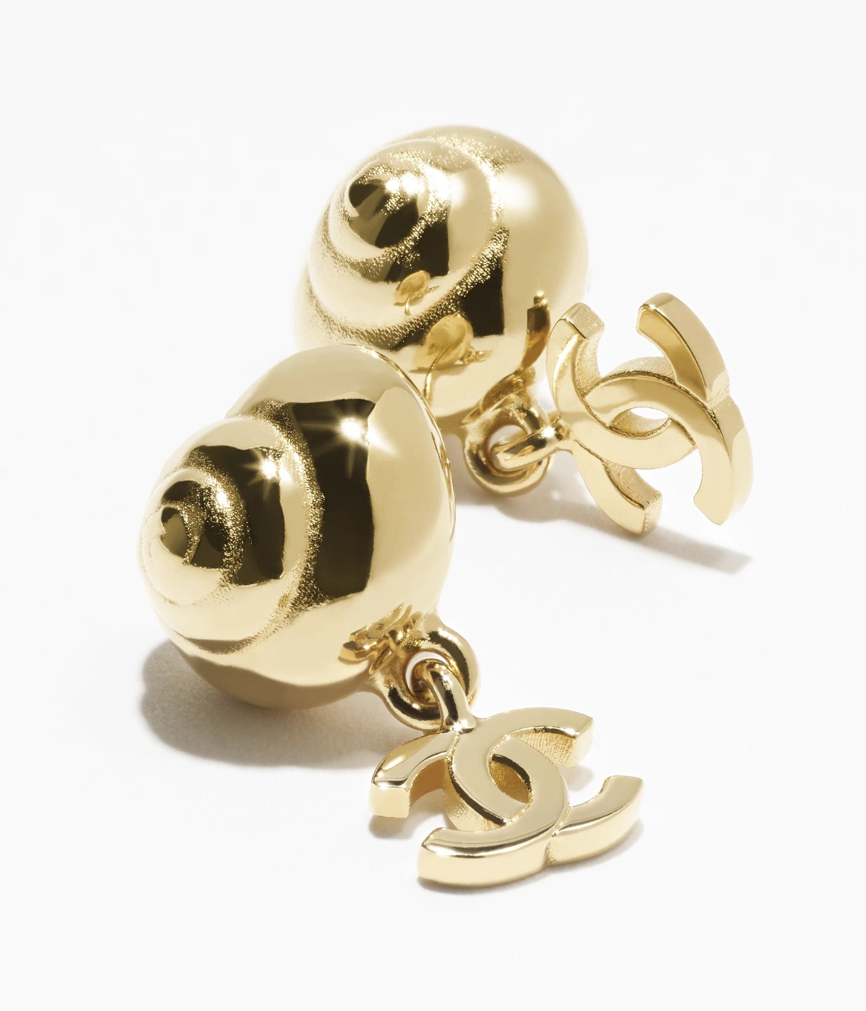 Chanel 26M Coco Beach Shell Seashell CC Logo Dangle Stud Earrings Size ONE SIZE - 3 Thumbnail