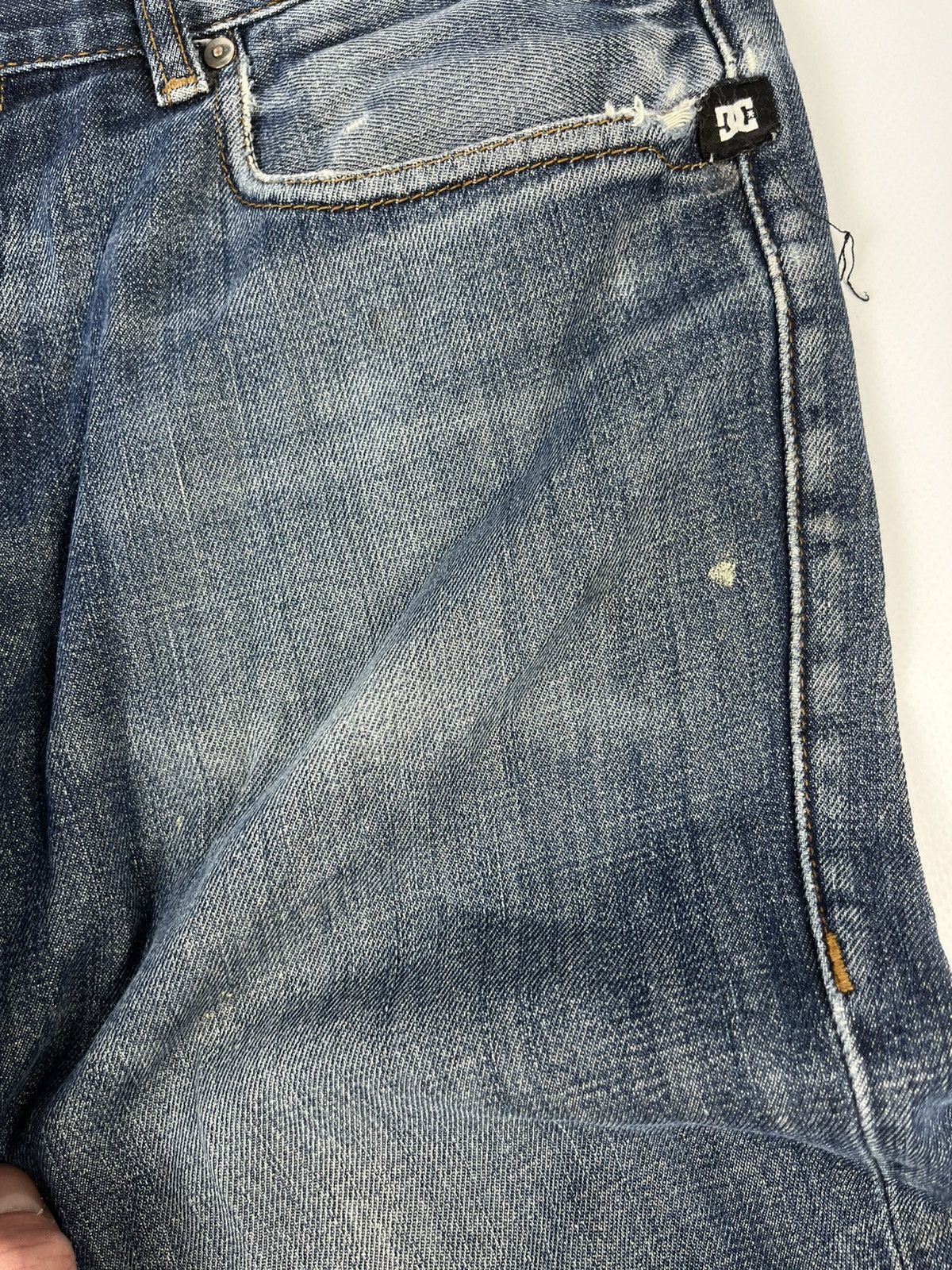 DC × Japanese Brand 00s Vintage DC Big Logo Denim Faded Distressed Jeans Y2K Size US 32 / EU 48 - 16 Thumbnail