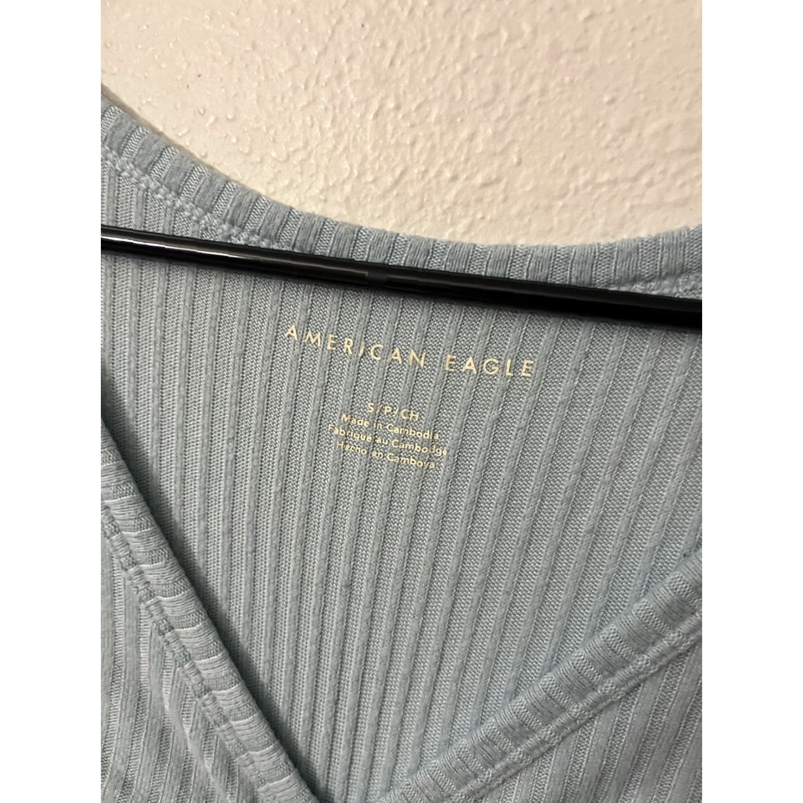 American Eagle Outfitters VINTAGE American Eagle Women’s Light Blue V-Neck Long Sleeve T-Shirt Small Ribbed Basic Size S / US 4 / IT 40 - 2 Thumbnail
