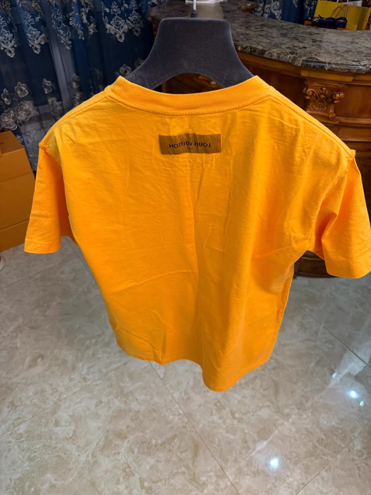 Louis Vuitton LV 2025 3D Logo M Minimalist T - shirt Size US M / EU 48-50 / 2 - 2 Thumbnail