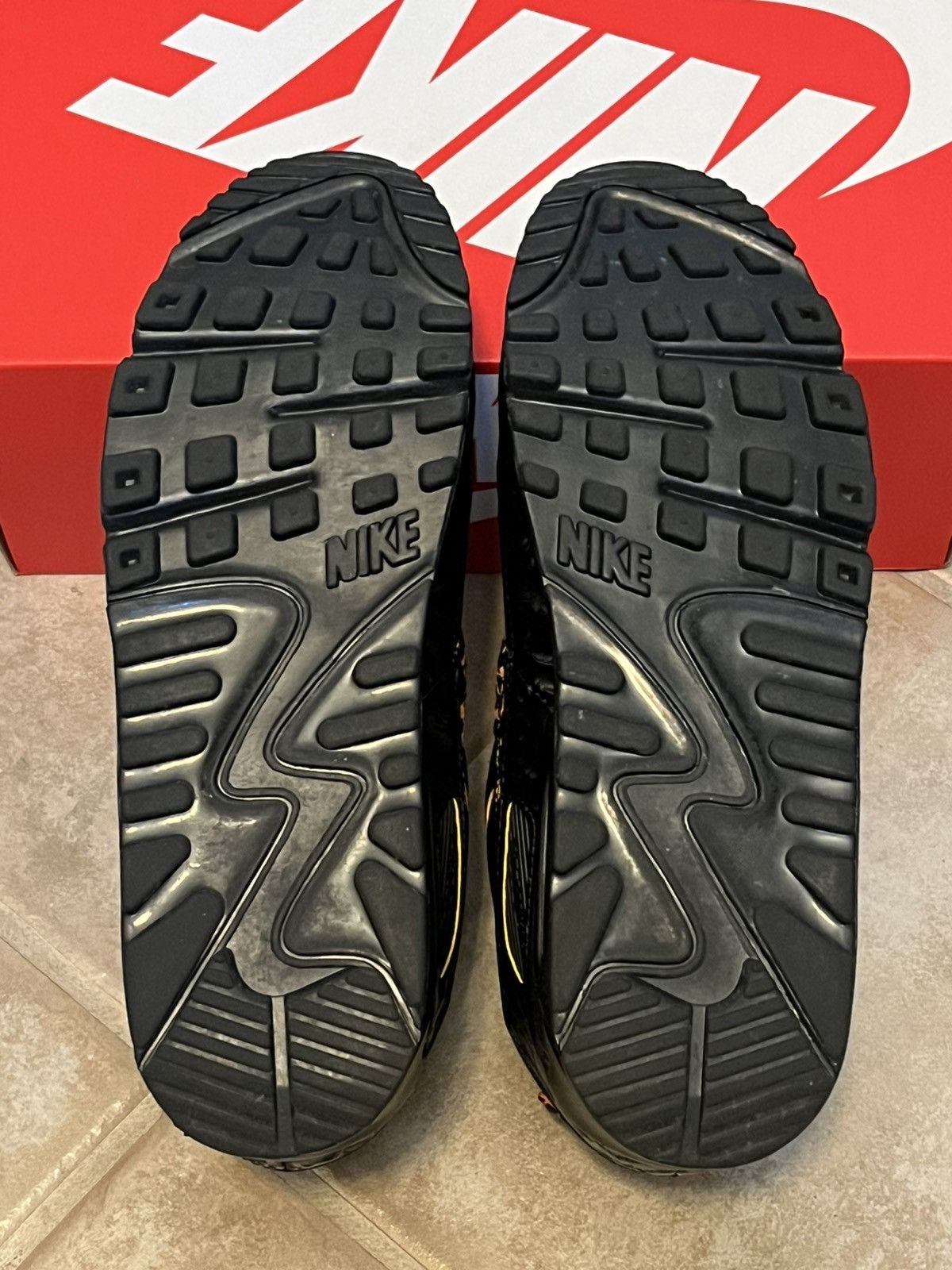 Nike AIR MAX 90 ‘VOLCANO’ Size US 10.5 / EU 43-44 - 8 Thumbnail