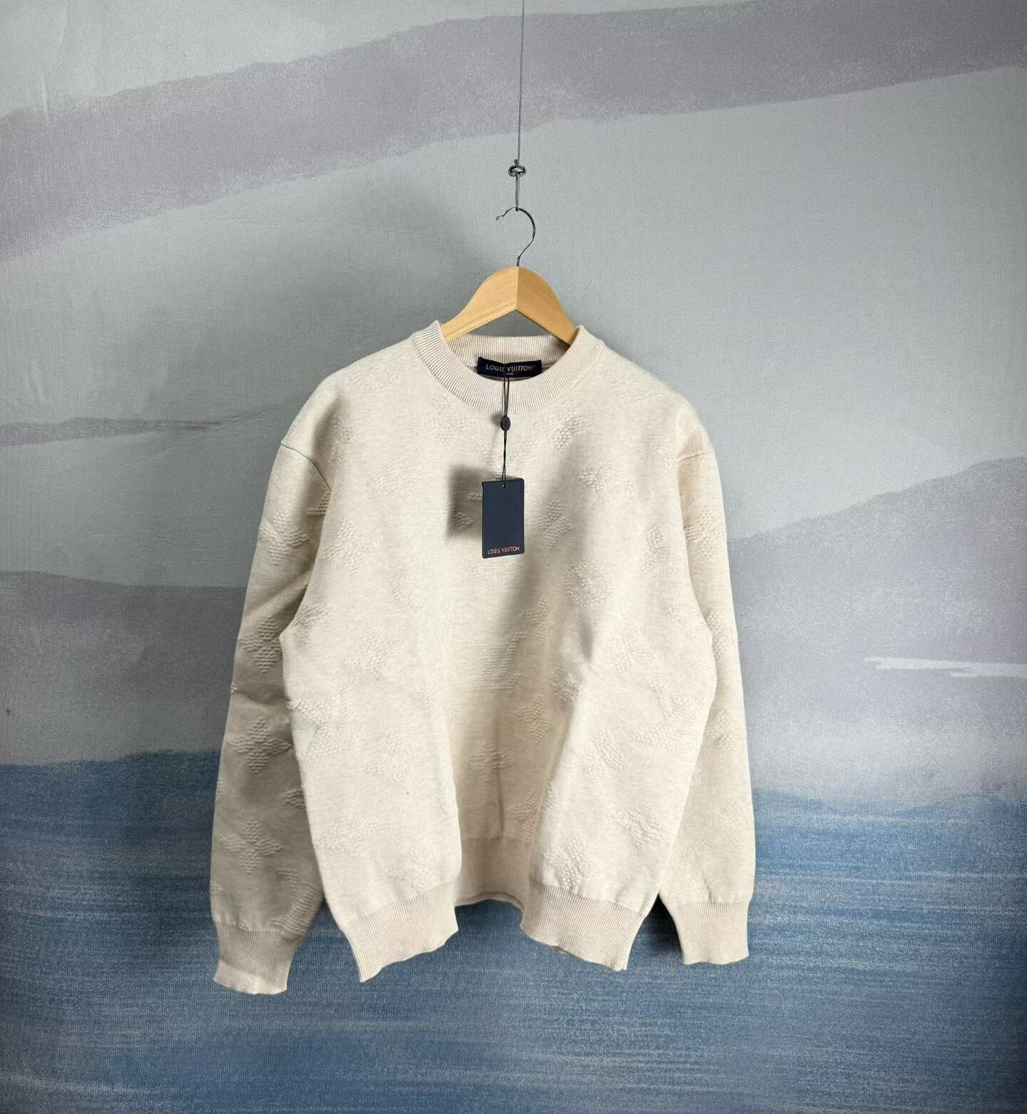 Louis Vuitton louis vuitton beige knit sweatshirt with patterns Size US XL / EU 56 / 4 - 1 Thumbnail