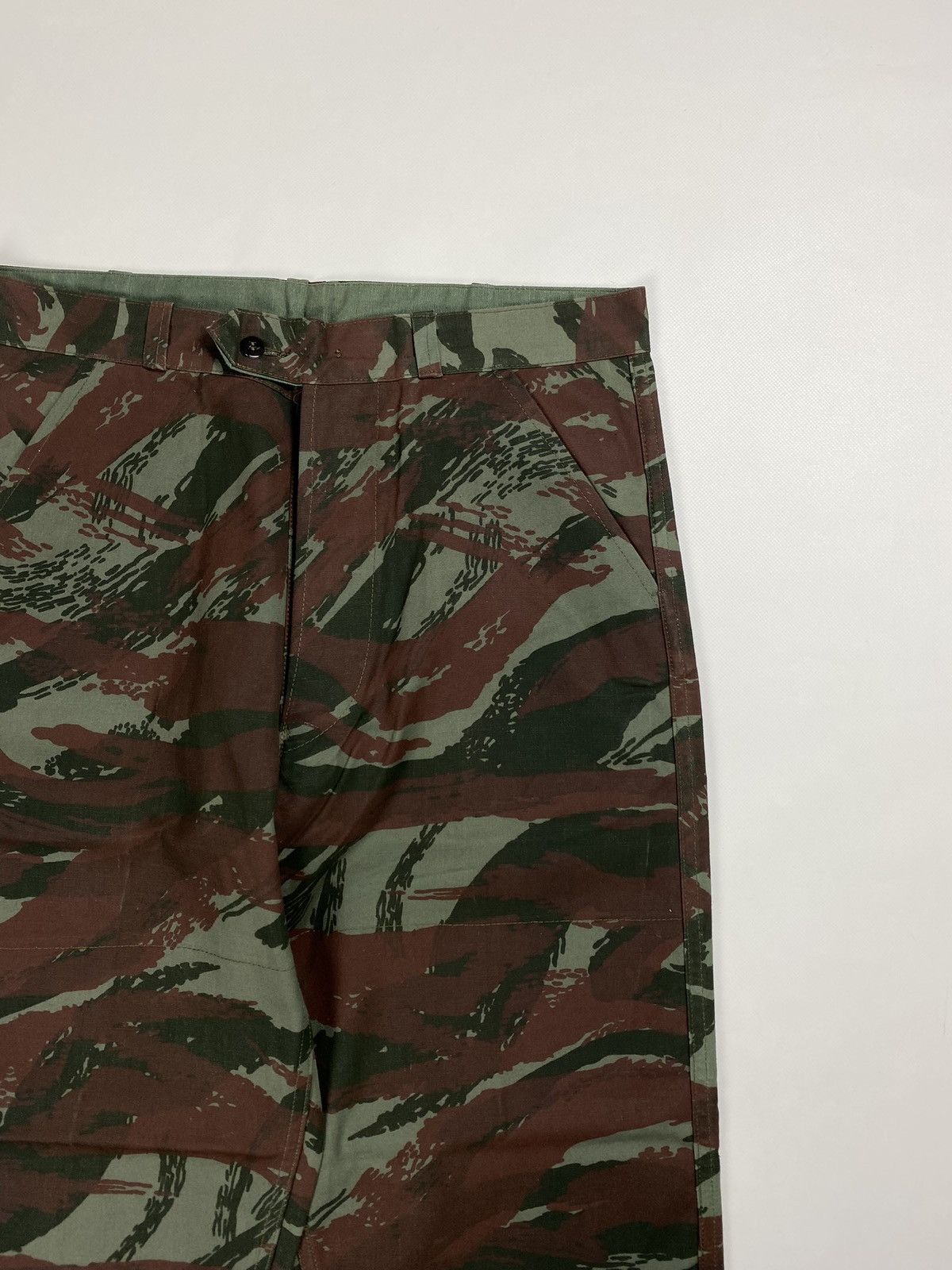 Vintage Vintage men’s Ailee Zipper Camo Hunting Pants Trousers Size US 31 - 9 Thumbnail