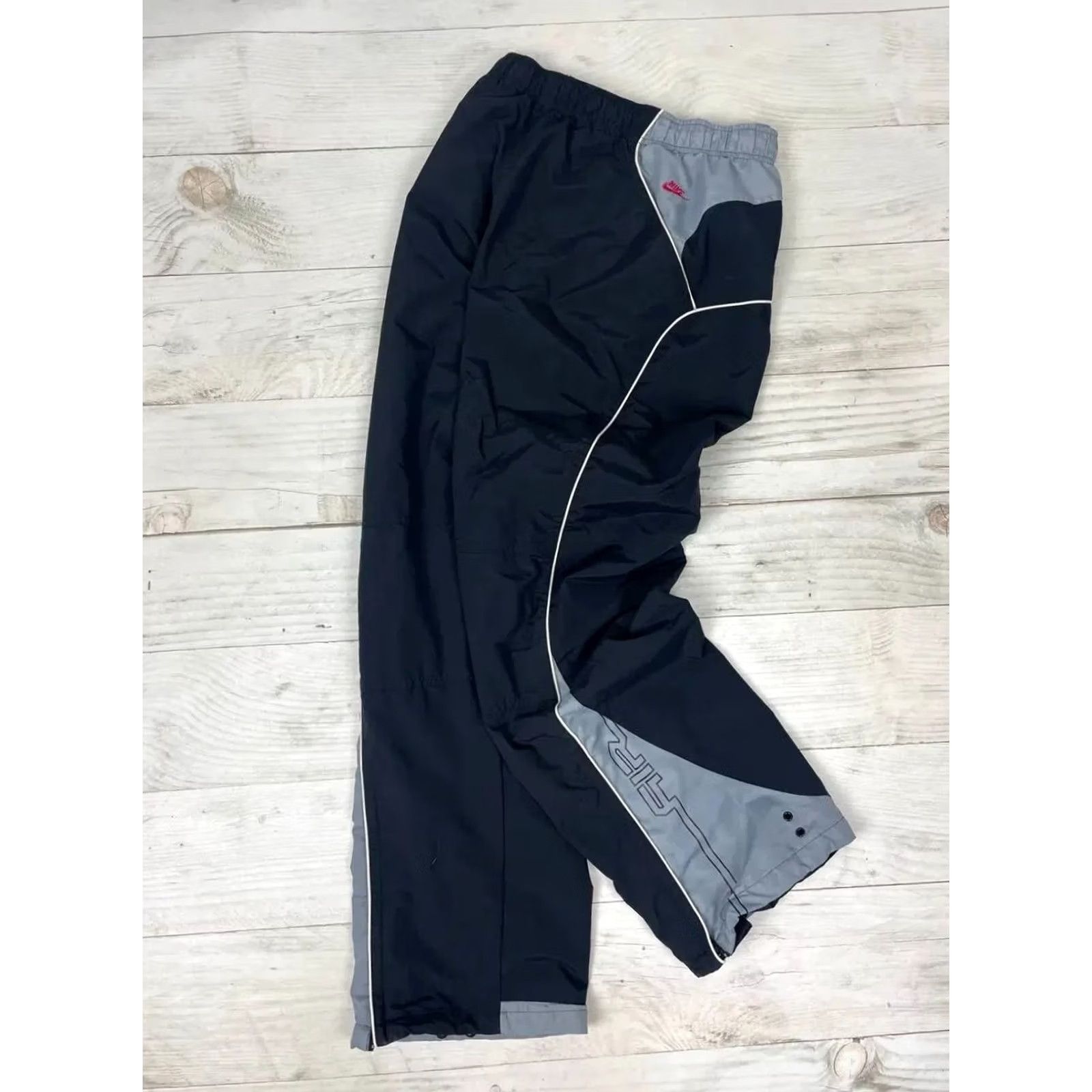 Nike VINTAGE Nike Air Pants Nike Pants Men L Black Nylon Striped Swoosh 00s Baggy 90s 00s Y2K Track Pants Waist 40cm 31.5in Knee 12.6in Men Size US 33 - 2 Thumbnail