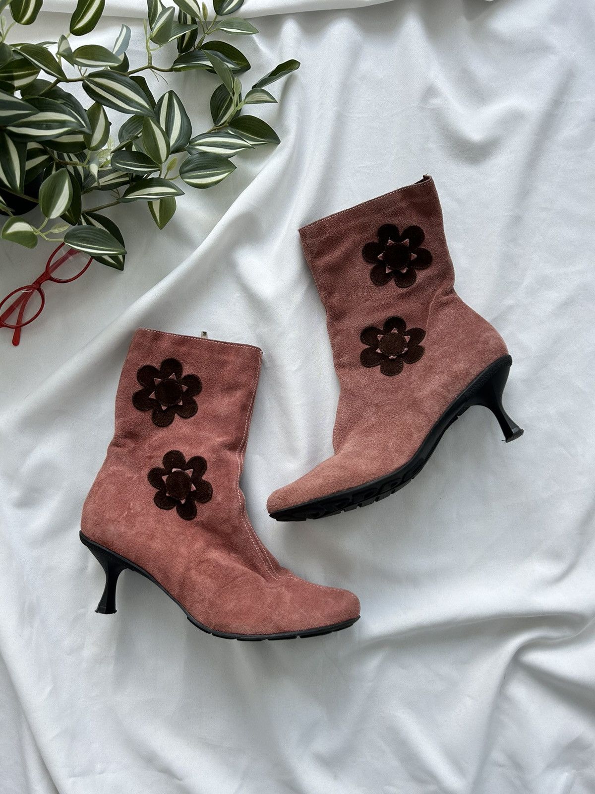 Japanese Brand × Vintage Cute Suede Pink Boots Heels Floral Rare Vintage Y2K Size US 9 / IT 39 - 2 Thumbnail