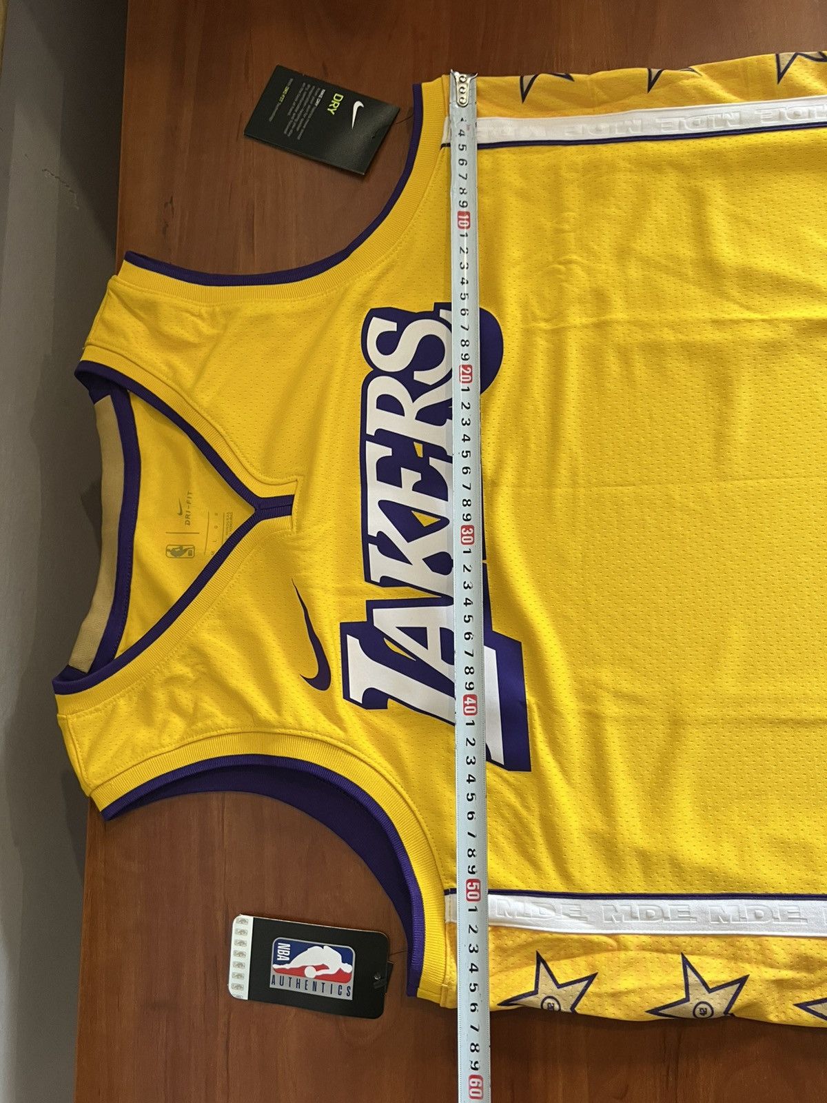 Nike NWT 2019 LOS ANGELES LAKERS NIKE BASKETBALL CITY JERSEY Size US L / EU 52-54 / 3 - 20 Thumbnail