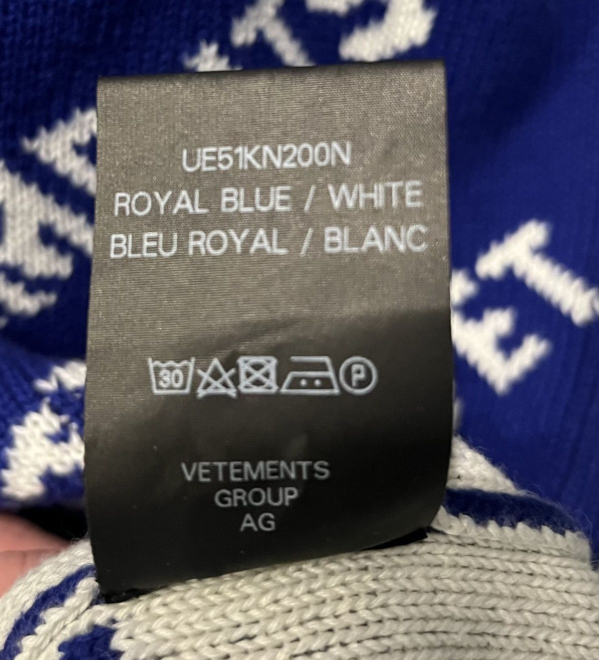 Vetements Vetements - All Over Logo Knit Size US L / EU 52-54 / 3 - 8 Thumbnail