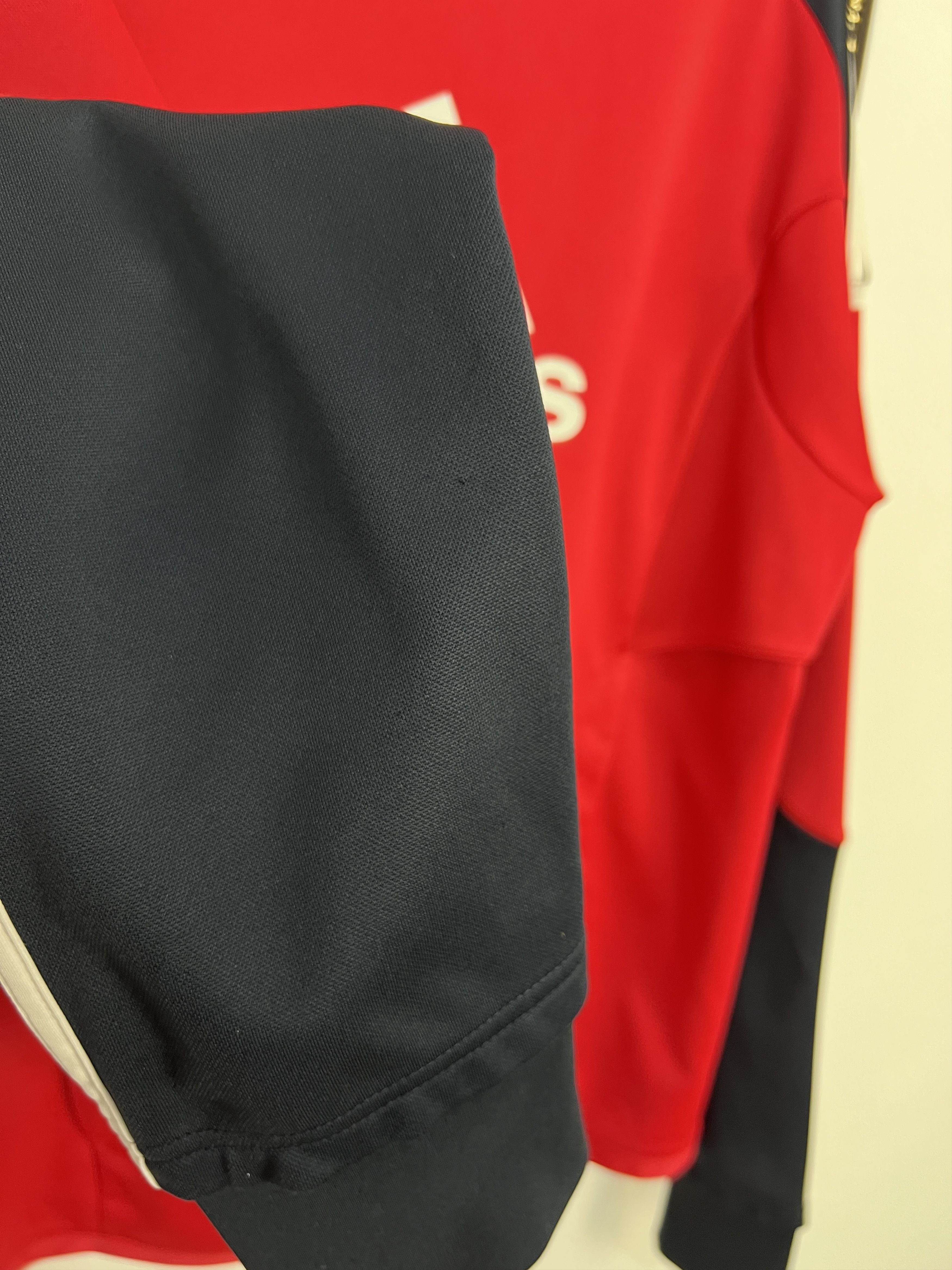 Adidas Vintage Adidas Red Bull Salzburg Football Train Sweatshirt Size US L / EU 52-54 / 3 - 20 Thumbnail