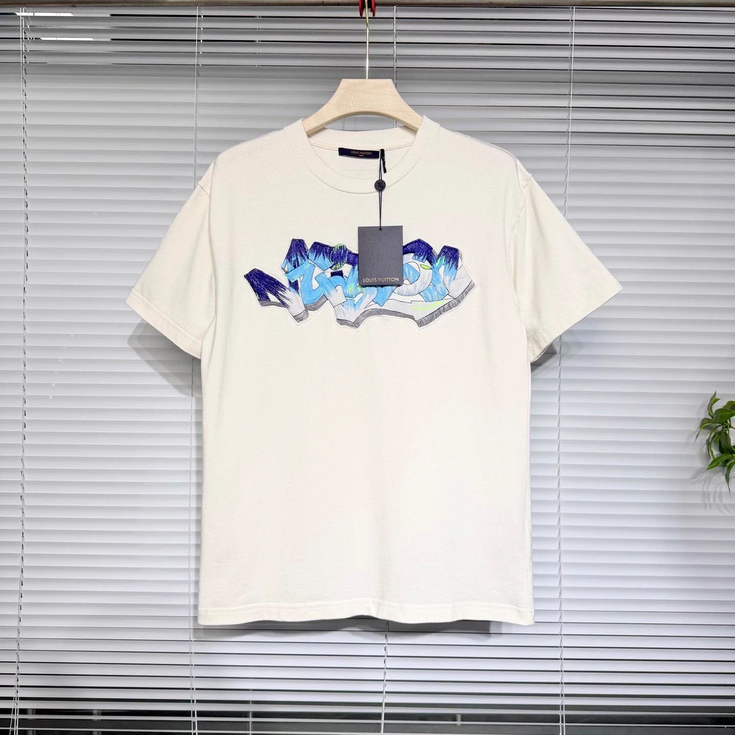 Louis Vuitton LV 23SS ShortSleeve Tee White 3D Foam Graffiti S Size US S / EU 44-46 / 1 - 1 Thumbnail