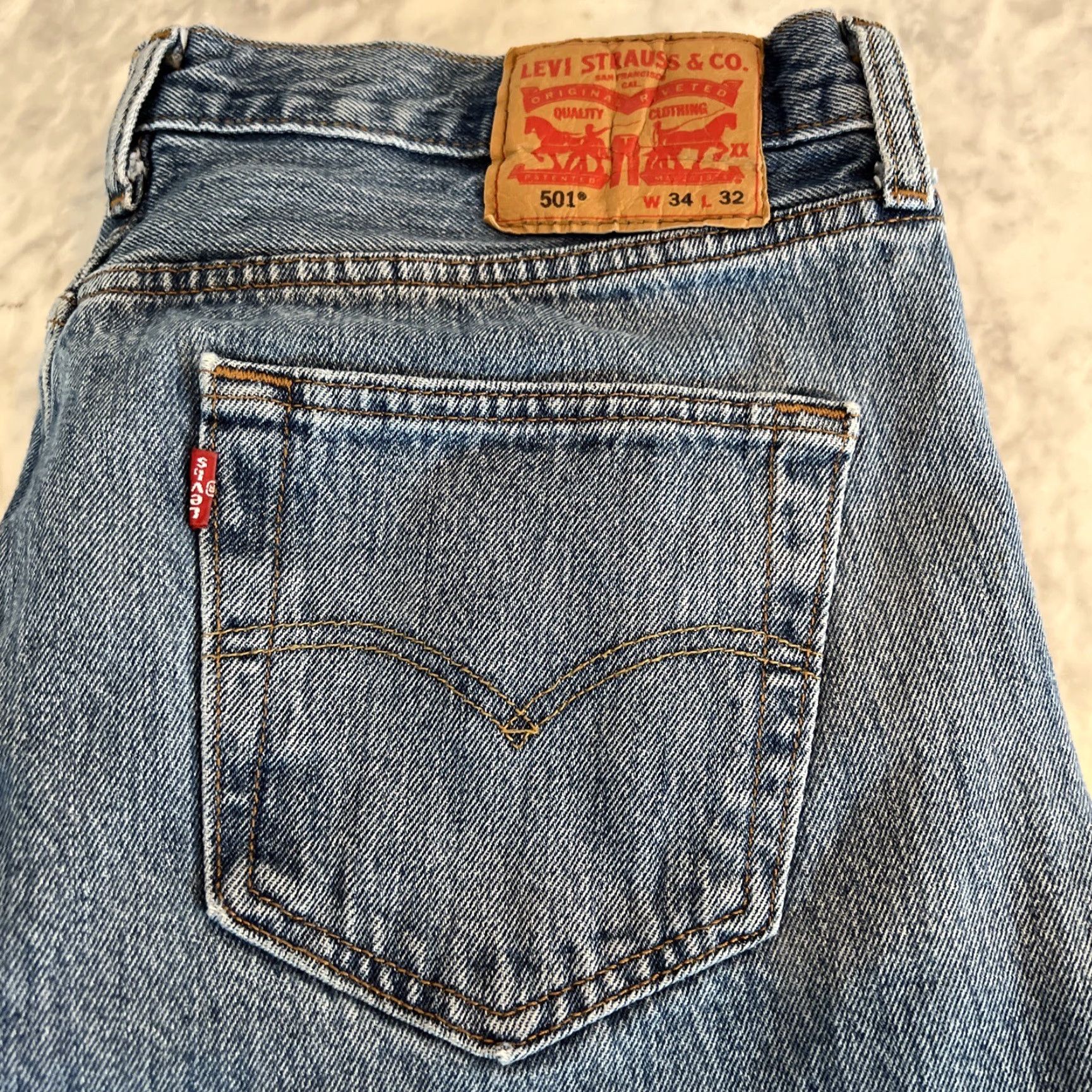 Levi's Levi’s 501 Jeans Men 34x32 Denim Blue Button Fly 5-Pocket Regular Fit USA Straight Modern Size US 34 / EU 50 - 3 Thumbnail