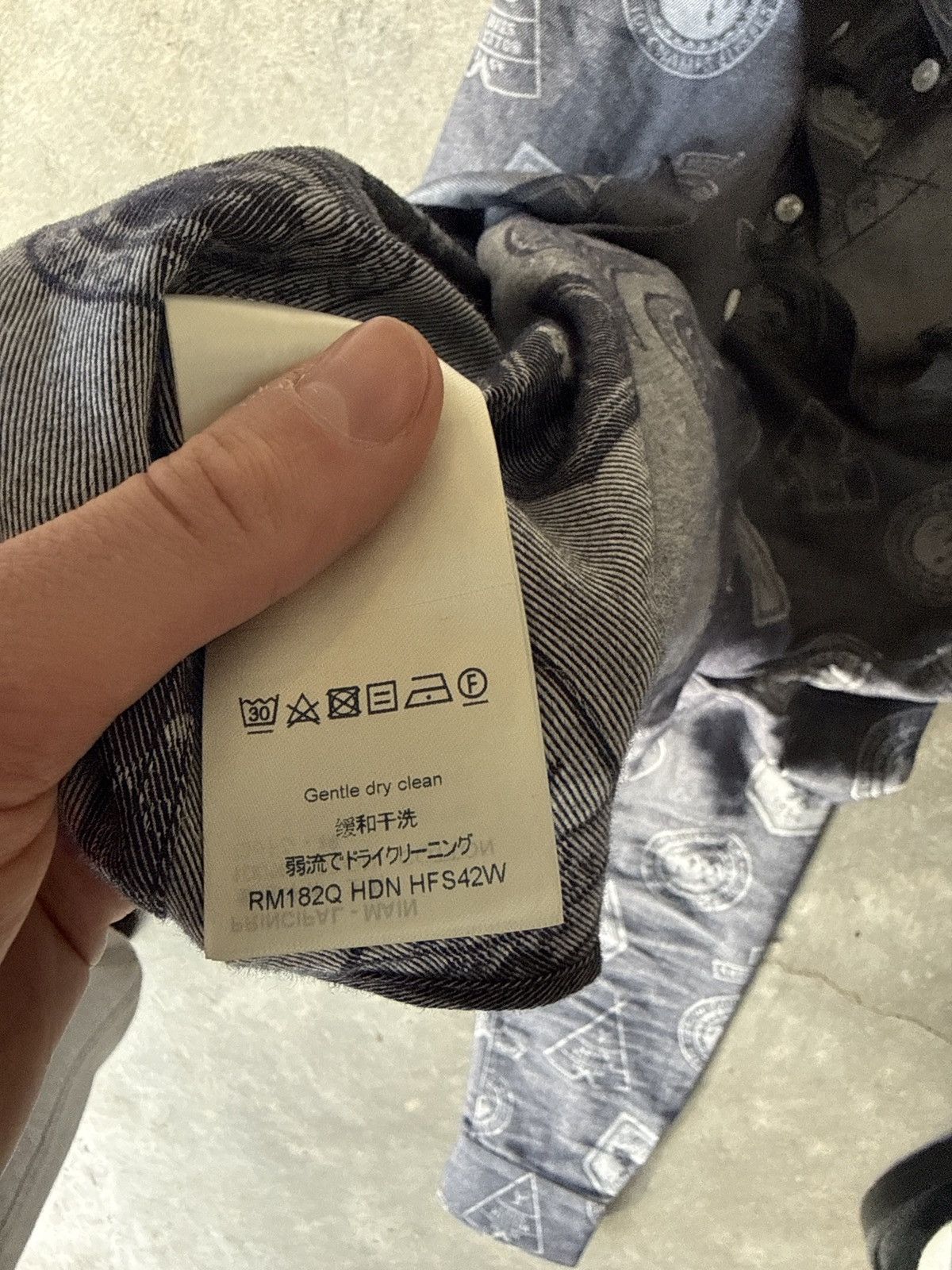 Louis Vuitton Louis Vuitton Articles De Voyage Shirt – Authenticity Check Size US XS / EU 42 / 0 - 6 Thumbnail