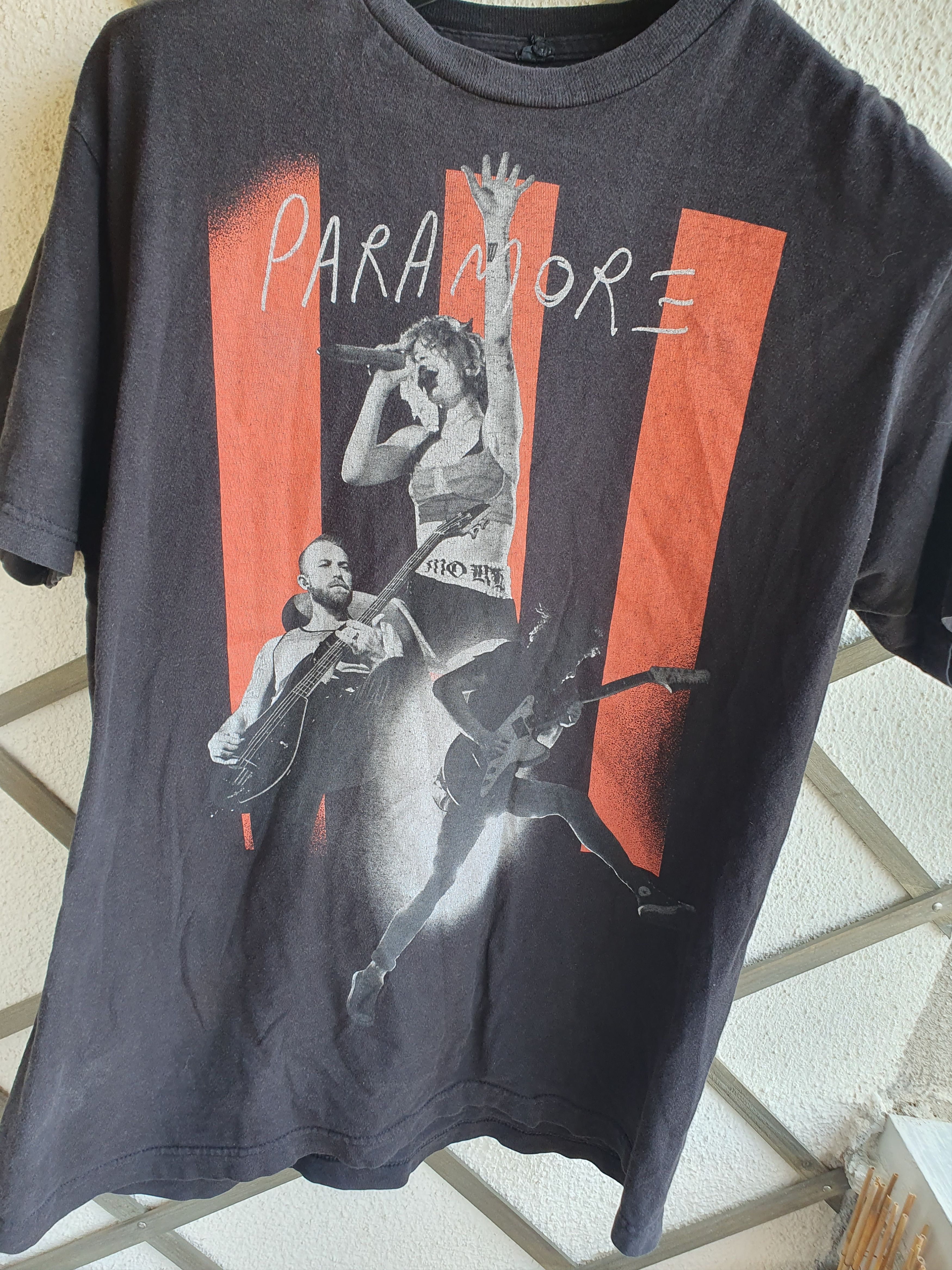 Band Tees Paramore Band Rock t-shirt sz L/M? Size US L / EU 52-54 / 3 - 4 Thumbnail