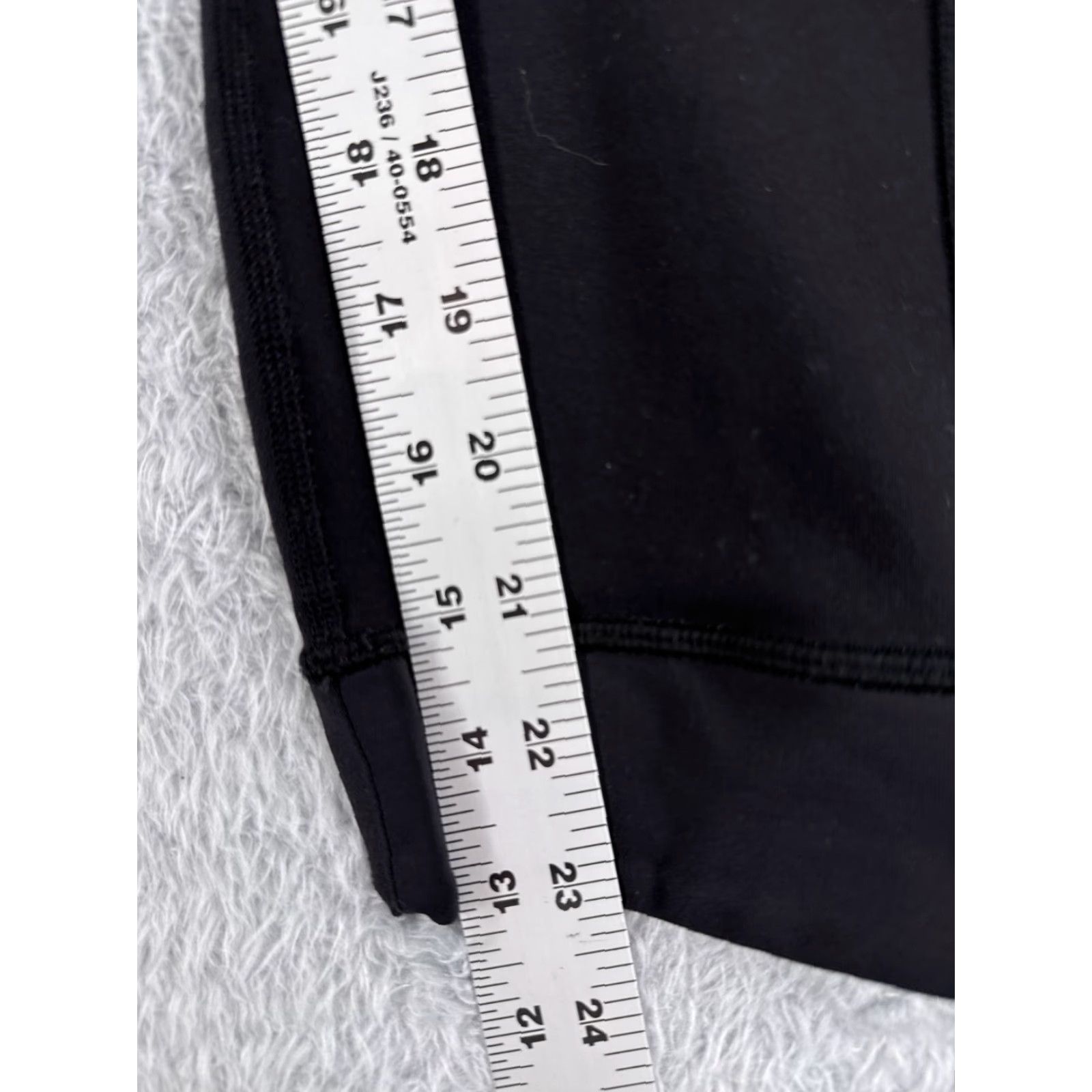 Lululemon Lululemon Pants Womens 6 Black Crop 21" Gym Yoga Workout Casual Athleisure Wunder Under Size 28" / US 6 / IT 42 - 7 Thumbnail