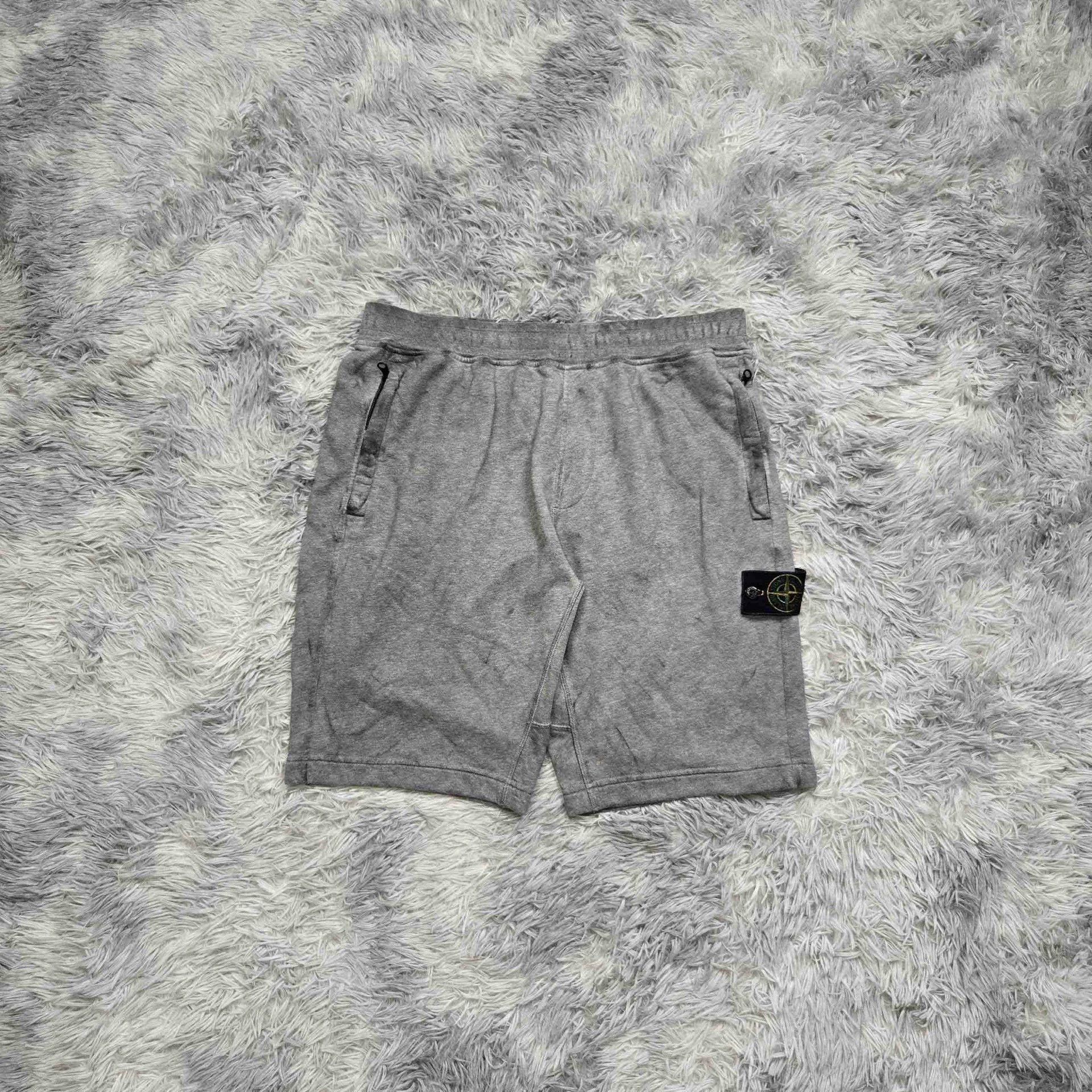 Stone Island stone island gradient wash shorts size large Size US 34 / EU 50 - 1 Thumbnail