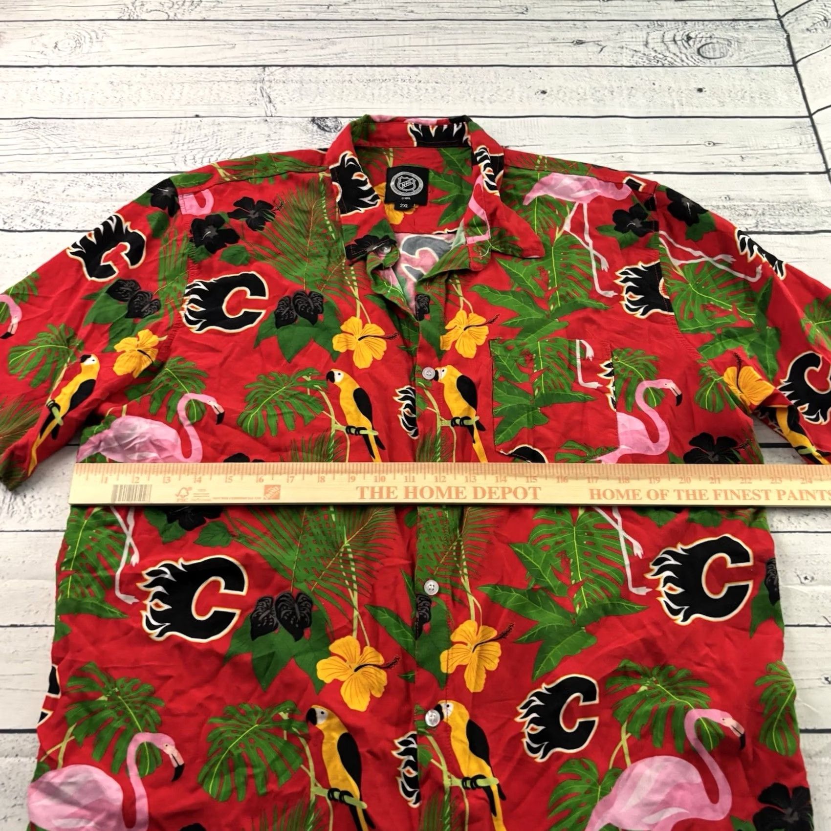 NHL NHL Calgary Flames Hawaiian Short Sleeve Button Up Shirt Men 2XL Red Size US XXL / EU 58 / 5 - 4 Thumbnail