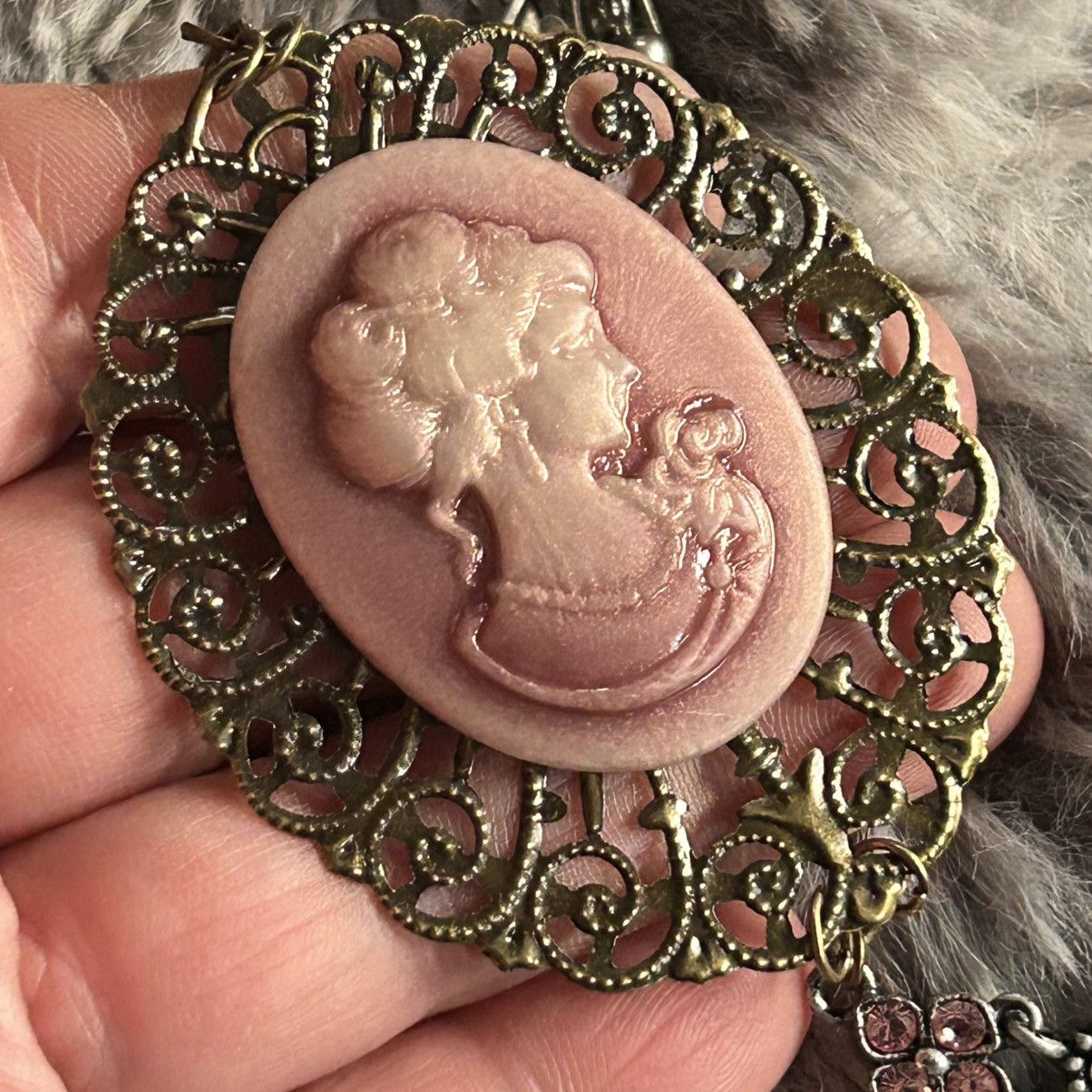 Handmade Handcrafted pink iridescent Victorian lady cameo necklace Size ONE SIZE - 8 Thumbnail