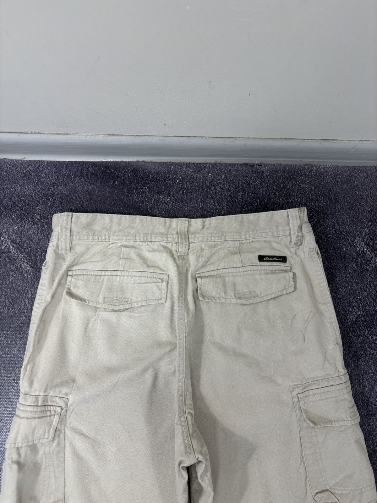 Eddie Bauer Vintage Eddie Bauer Y2K 2000s Beige Hype Cargo Shorts Size US 33 - 14 Thumbnail