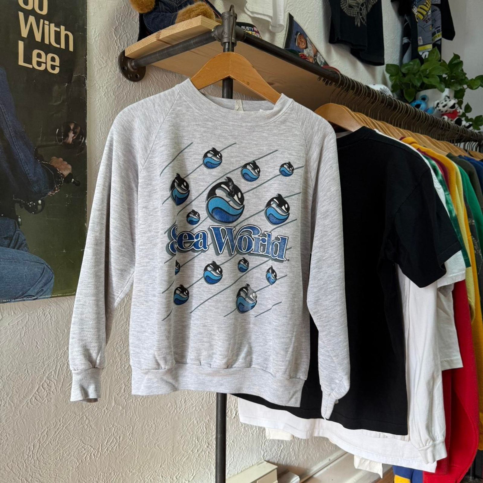 Vintage Vintage 90s Sea World Killer Whale Animal Crewneck Size US S / EU 44-46 / 1 - 1 Thumbnail