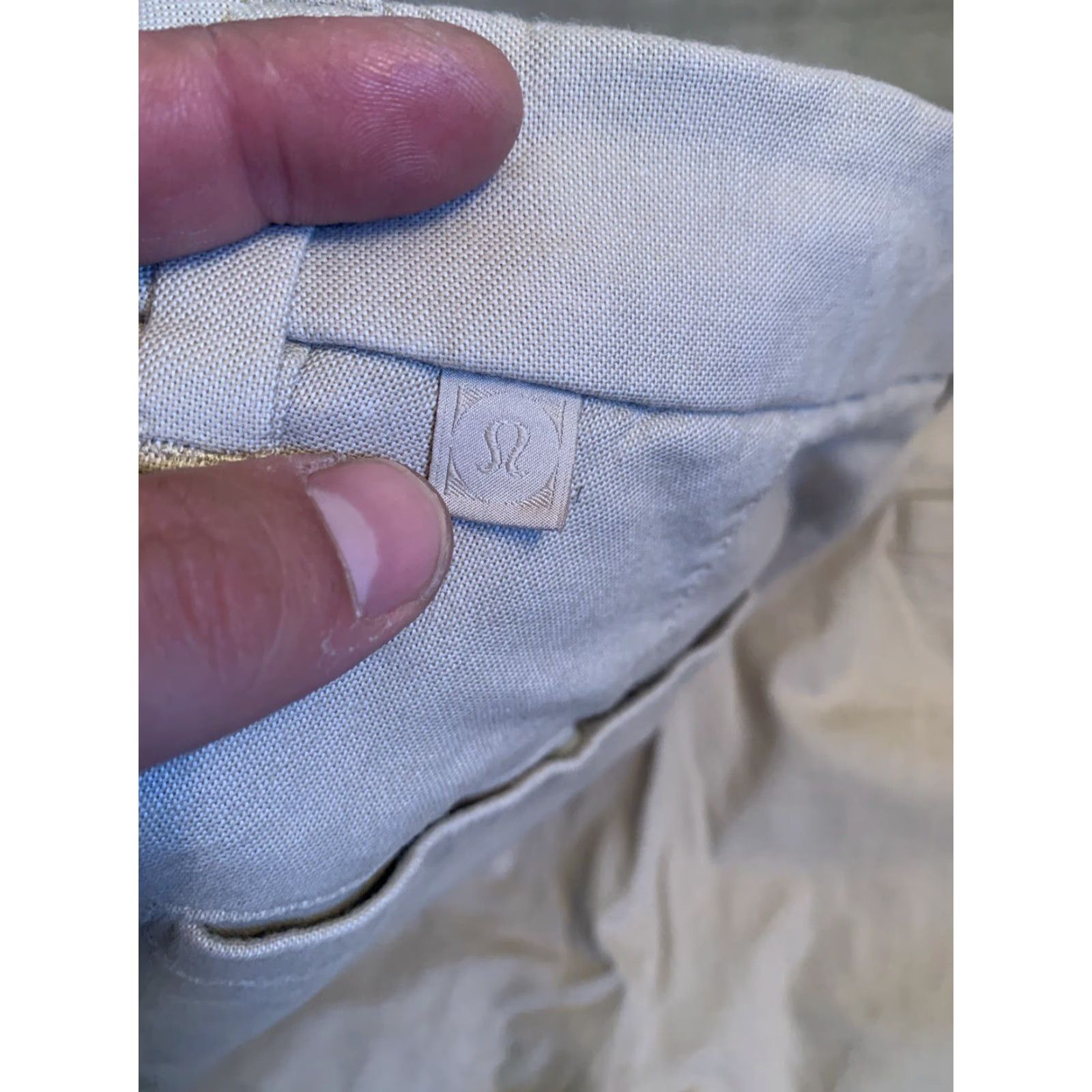Lululemon Lululemon Mens ABC Shorts Classic 33X11 Gray Commission LM7AAMS 5 Pocket Stretch Chino Inseam 11 33 Regular Mens Size US 33 - 4 Thumbnail