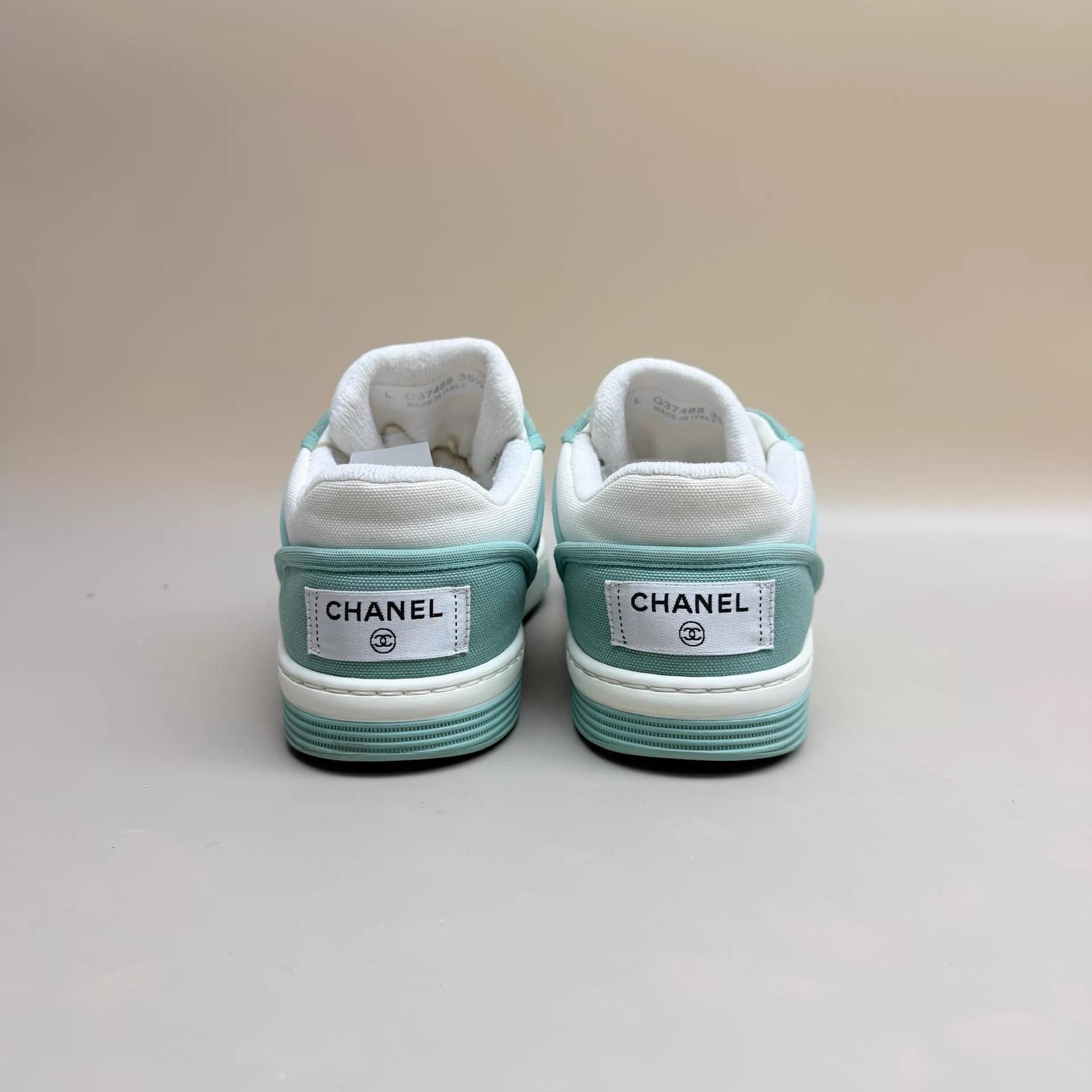 Chanel CHANEL White Green Logo Sneaker 35.5 99 New Size US 5 / IT 35 - 3 Thumbnail
