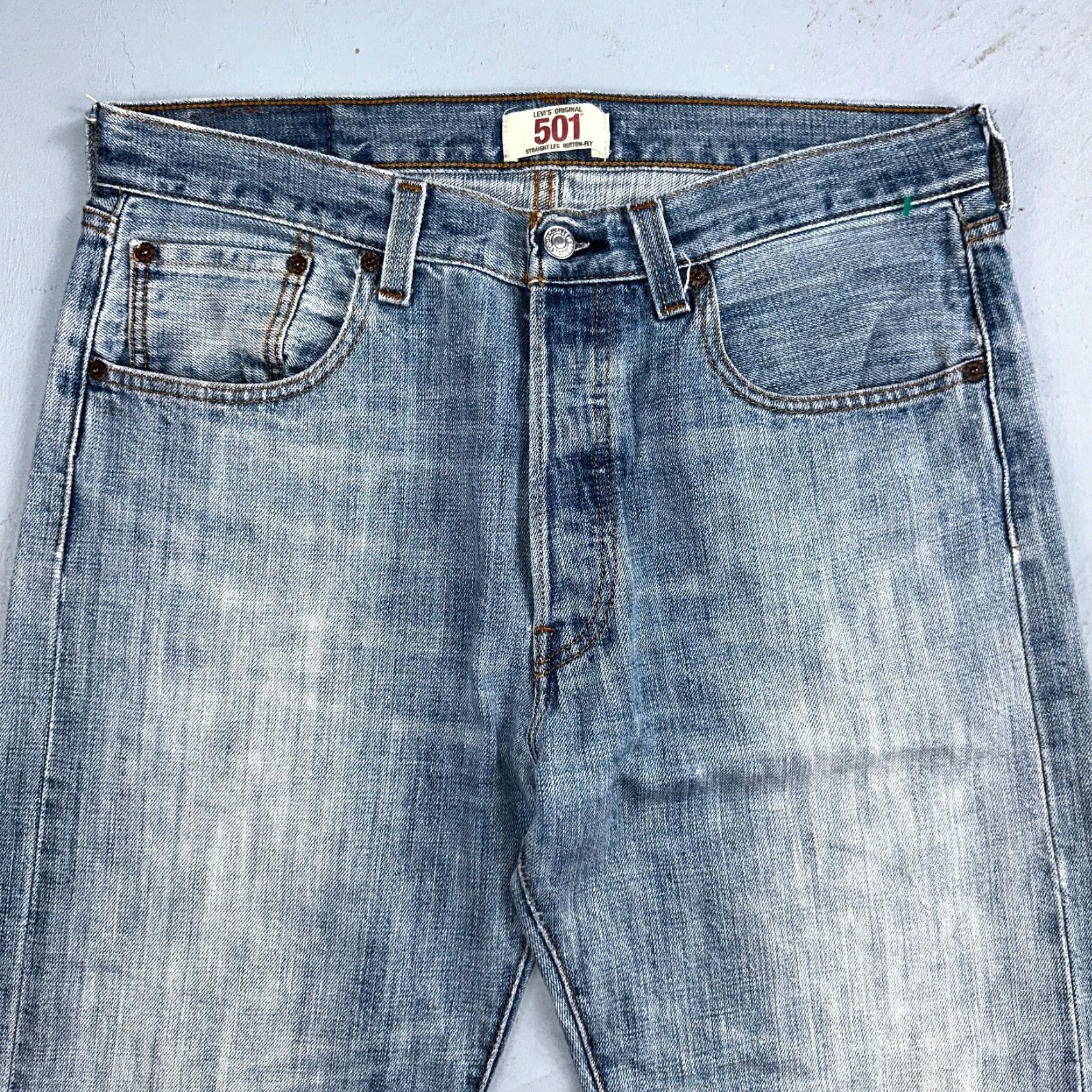 Levi's VINTAGE Levi's 501 Jeans Straight 34x34 Men Blue Light Wash 90s - Regular Rise Mid 10-12 - Button Closure Size US 34 / EU 50 - 2 Thumbnail