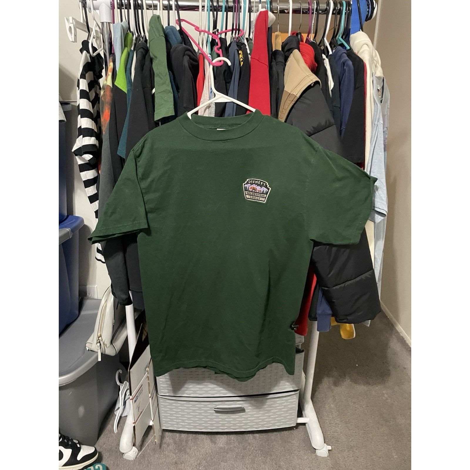 Disney Size L-VTG Disney Wilderness Lodge Shirt Rare Green Backhit Size US L / EU 52-54 / 3 - 1 Thumbnail