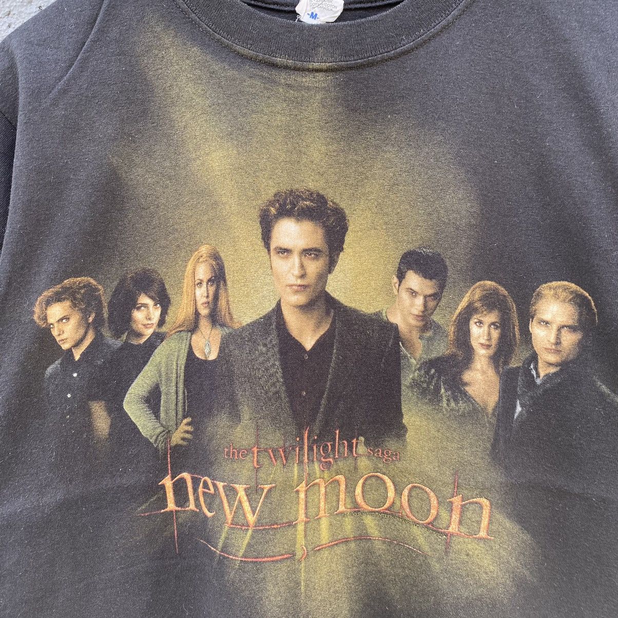 Vintage Vintage Y2K The Twilight Saga New Moon Movie Tee Size US M / EU 48-50 / 2 - 3 Thumbnail